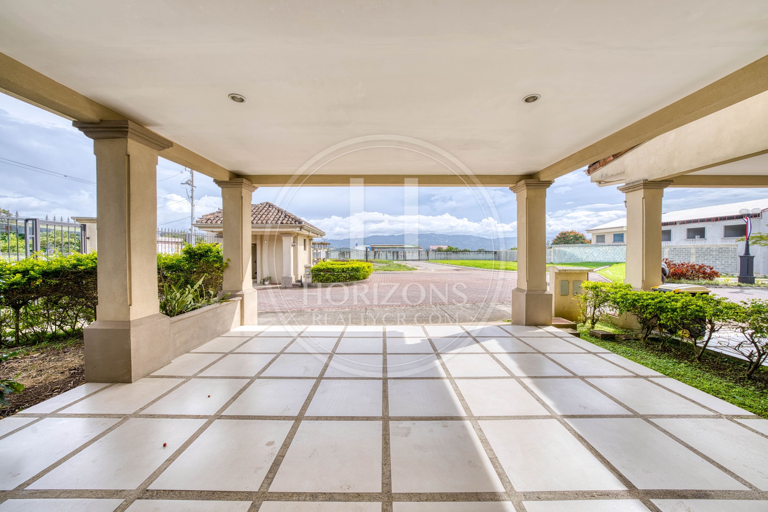 Casa con Jardín en Venta en Condominio Karataba en Taras de Cartago 3 Habitaciones noj1172ij