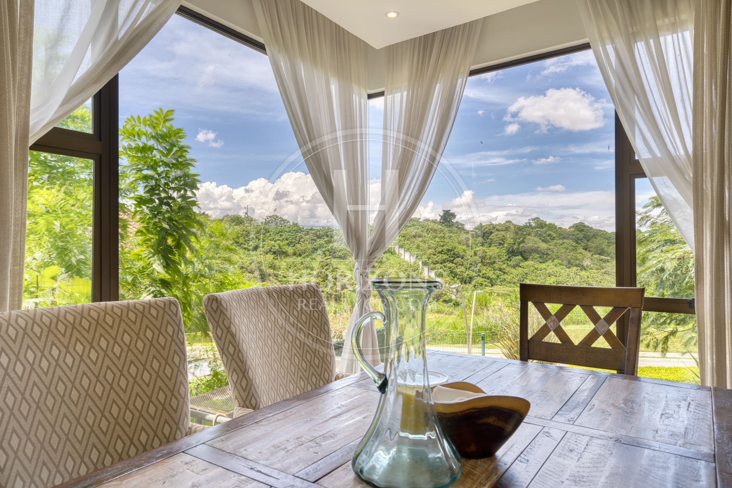 Casa en Venta en Condominio La Estefana con Jardín y Vistas a la Naturaleza 4 Habitaciones noj1176dm