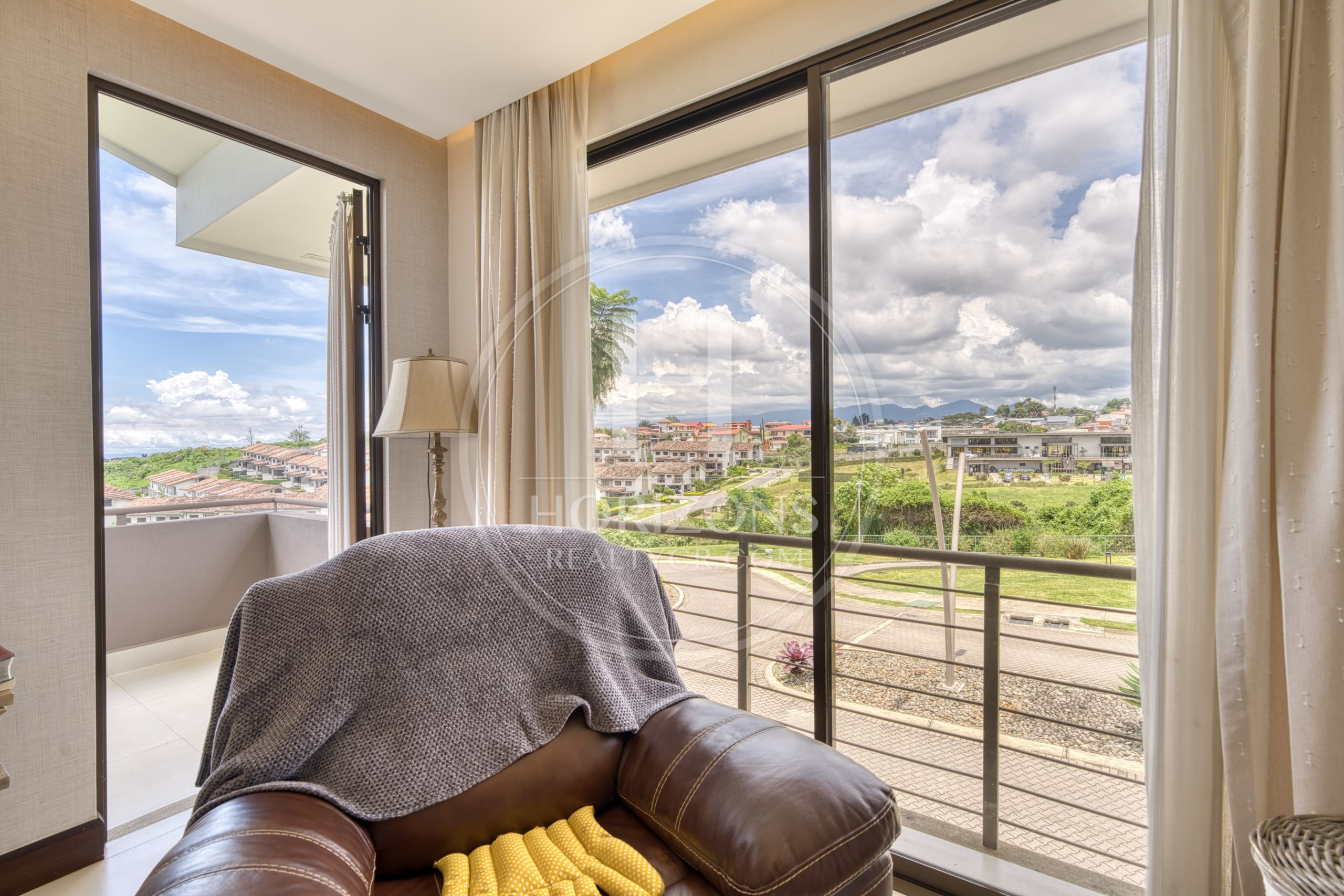 Casa en Venta en Condominio La Estefana con Jardín y Vistas a la Naturaleza 4 Habitaciones noj1176dm