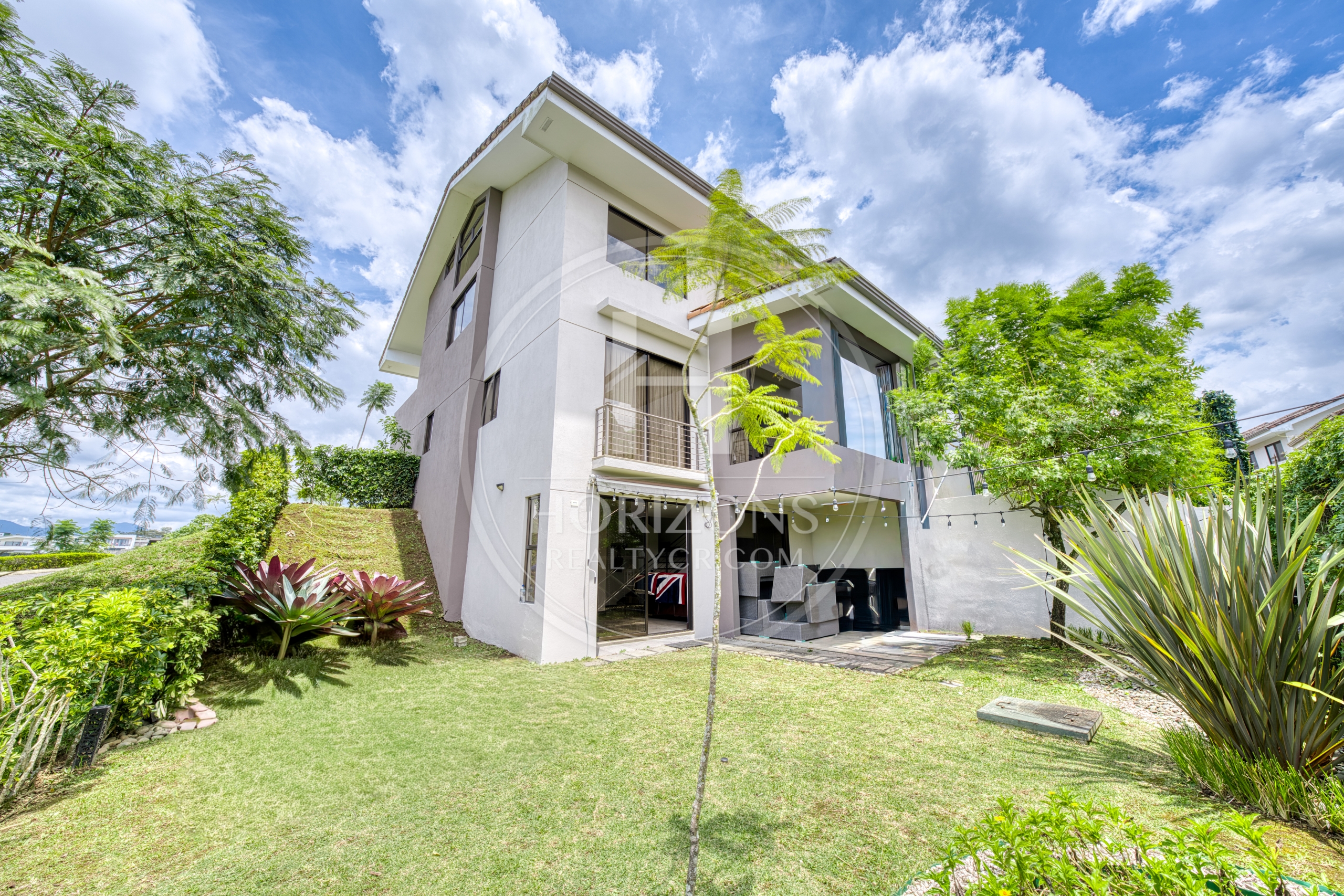 Casa en Venta en Condominio La Estefana con Jardín y Vistas a la Naturaleza 4 Habitaciones noj1176dm