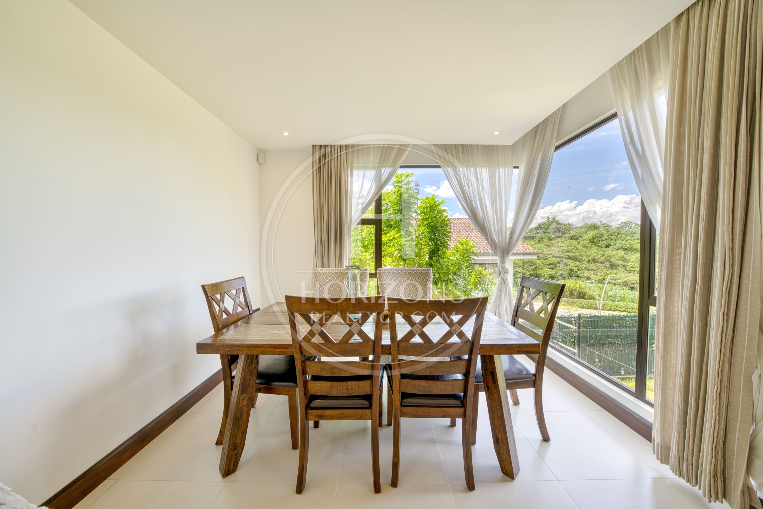 Casa en Venta en Condominio La Estefana con Jardín y Vistas a la Naturaleza 4 Habitaciones noj1176dm