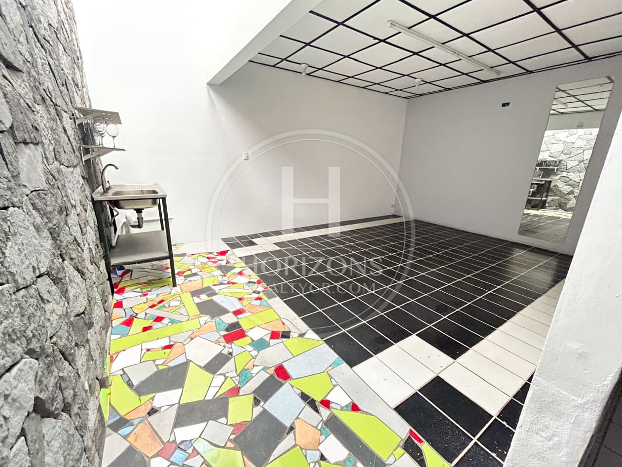 Se Alquila Local Comercial de 50 m² en Los Laureles San Rafael de Escazú noj1210ij