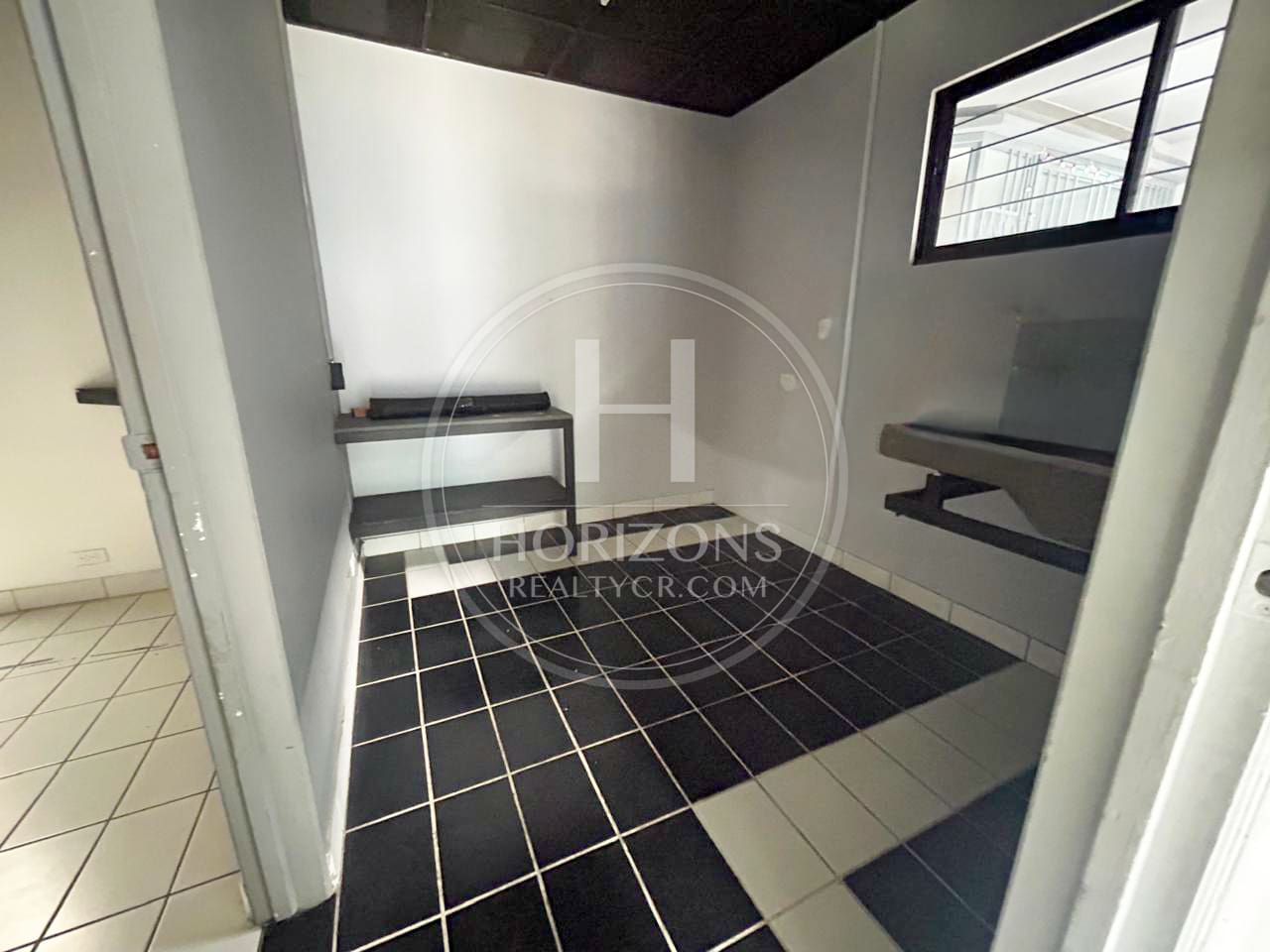 Se Alquila Local Comercial de 50 m² en Los Laureles San Rafael de Escazú noj1210ij