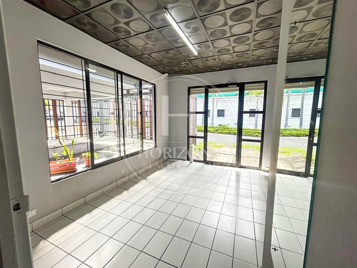 Se Alquila Local Comercial de 50 m² en Los Laureles San Rafael de Escazú noj1210ij
