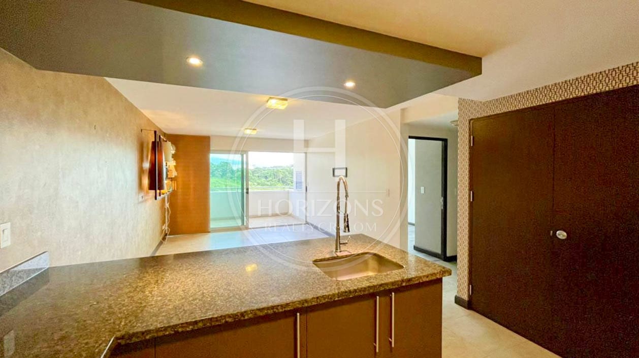 Se alquiila apartamento en la Uruca noj1203-2