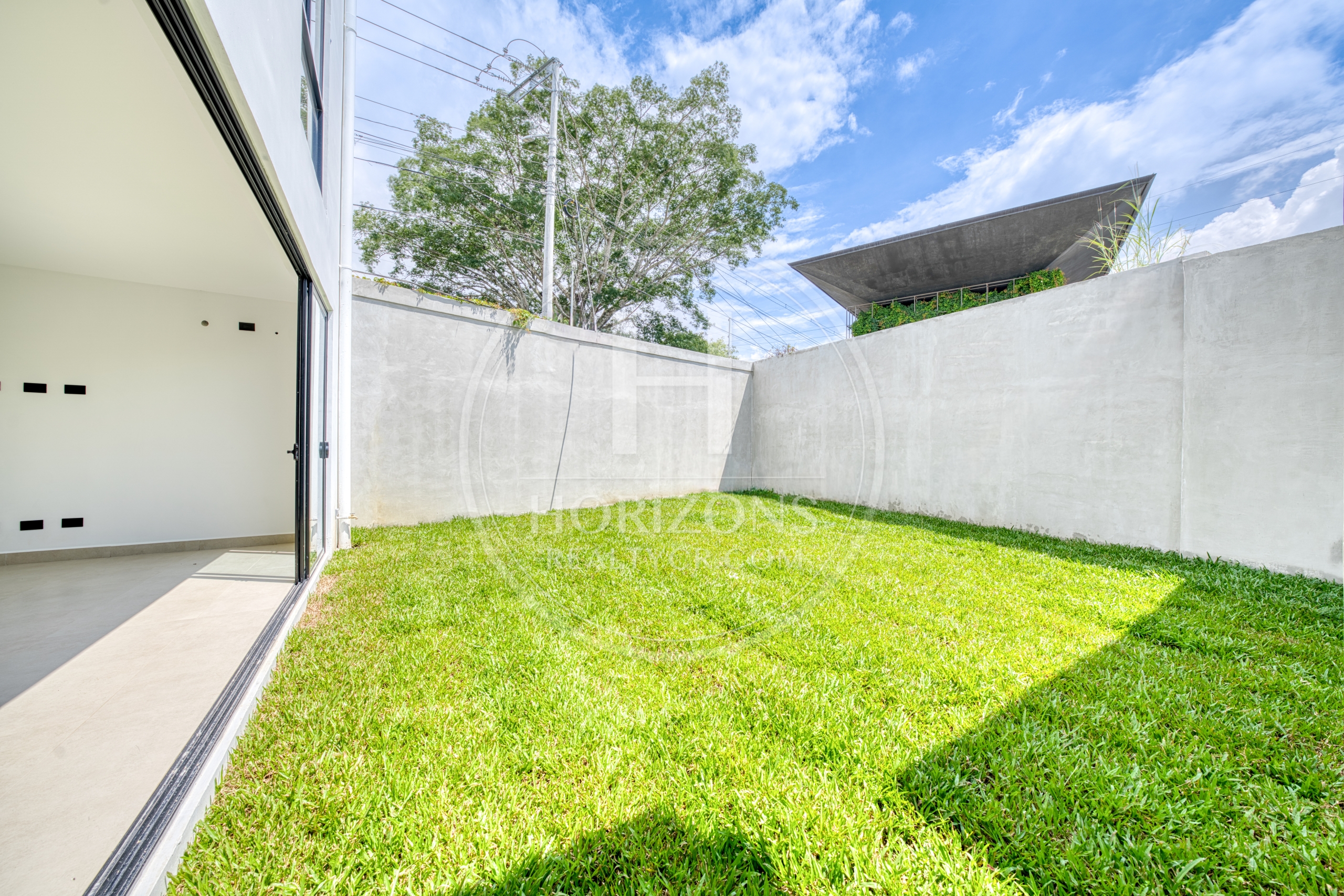 Casa para Estrenar en Condominio Naia en Guachipelín de Escazú 3 Habitaciones y Estudio noj1207jb