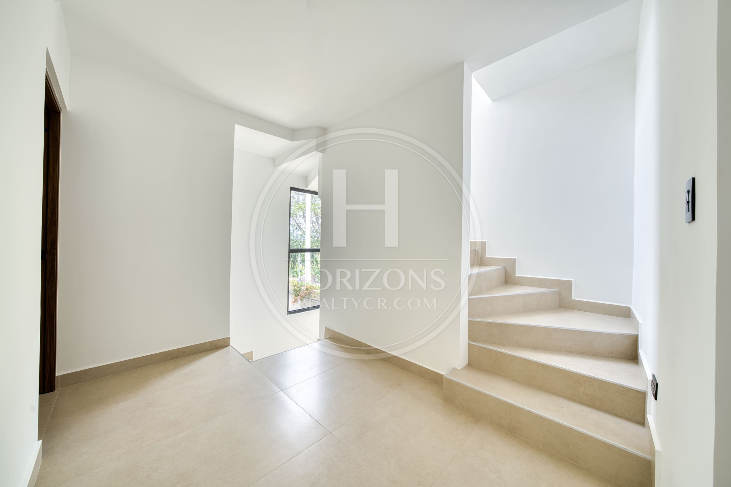 Casa para Estrenar en Condominio Naia en Guachipelín de Escazú 3 Habitaciones y Estudio noj1207jb