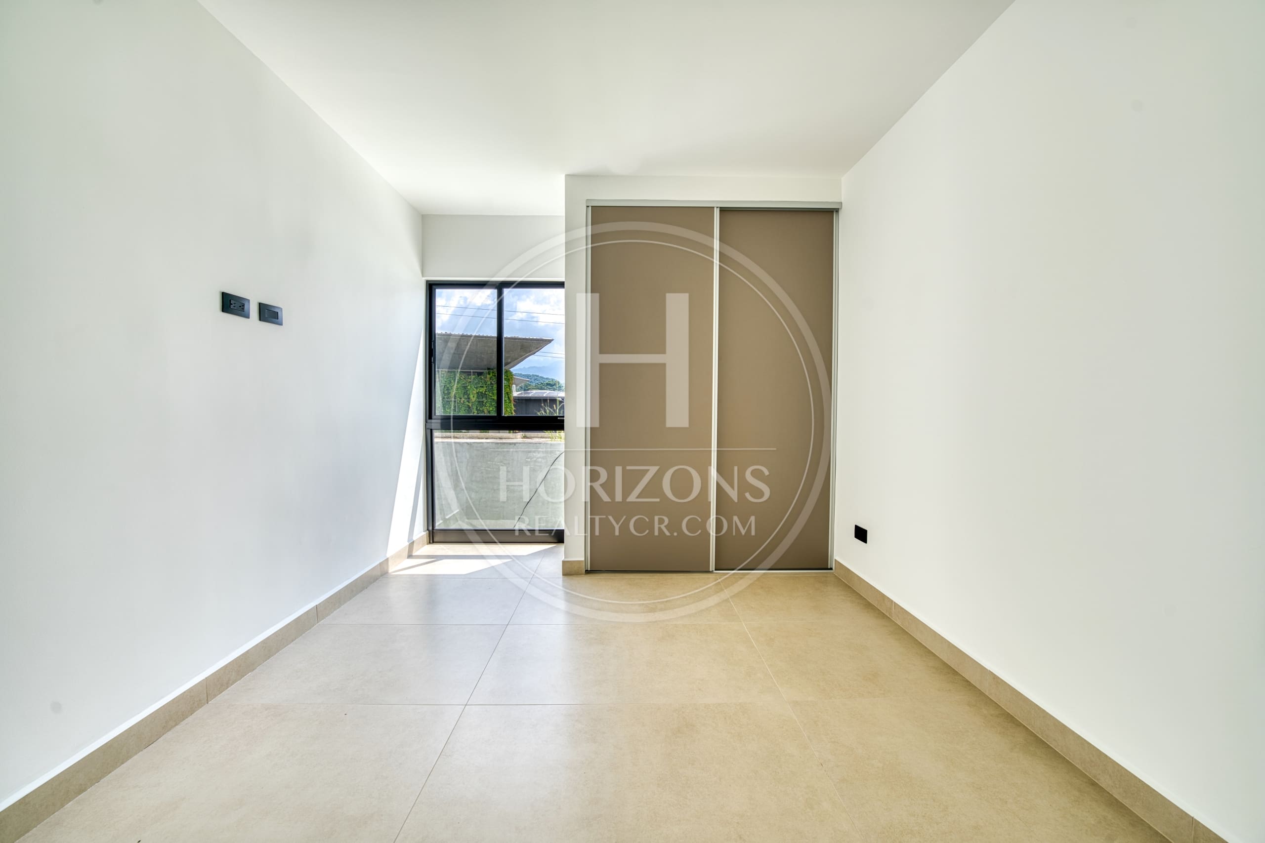Casa para Estrenar en Condominio Naia en Guachipelín de Escazú 3 Habitaciones y Estudio noj1207jb