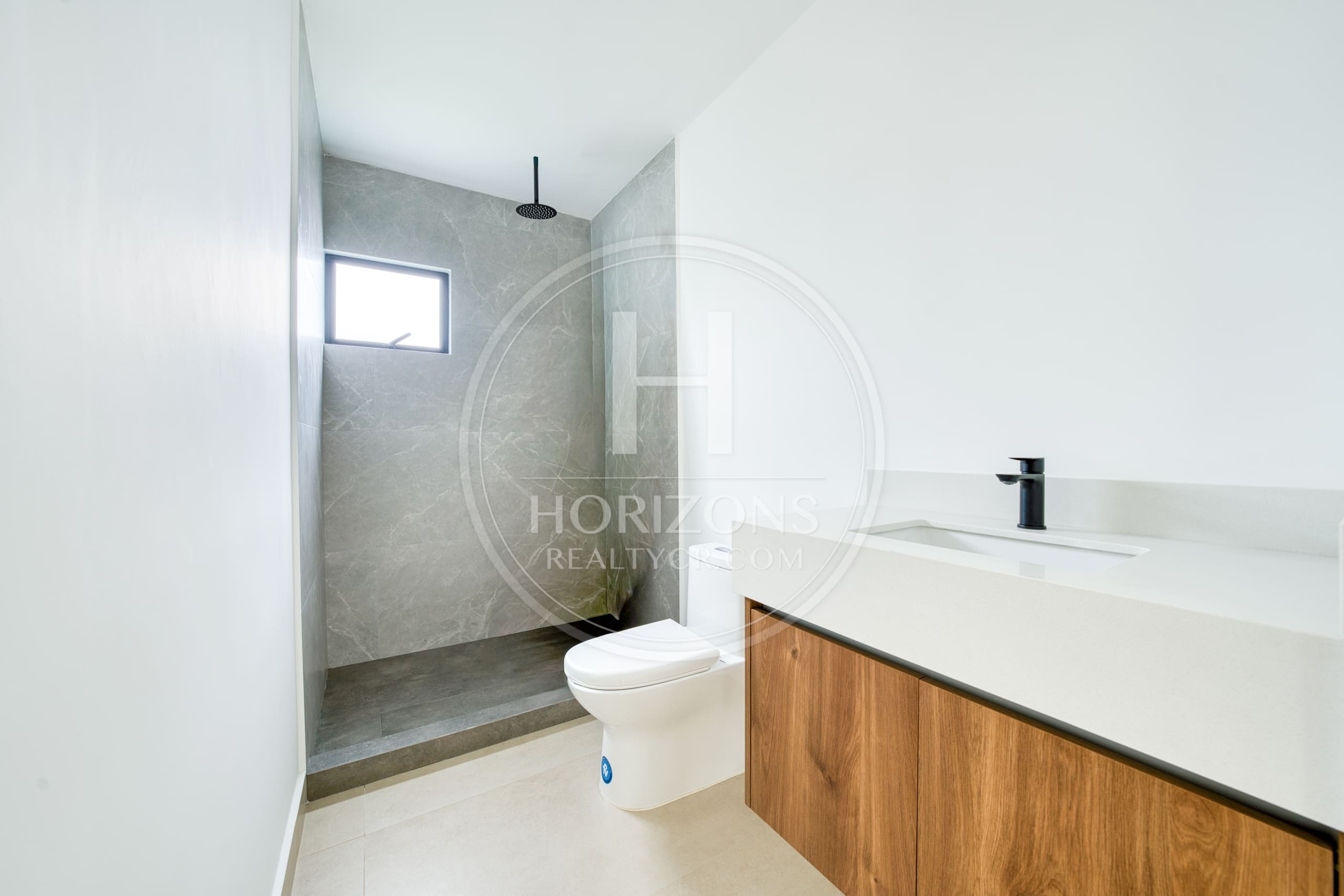 Casa para Estrenar en Condominio Naia en Guachipelín de Escazú 3 Habitaciones y Estudio noj1207jb