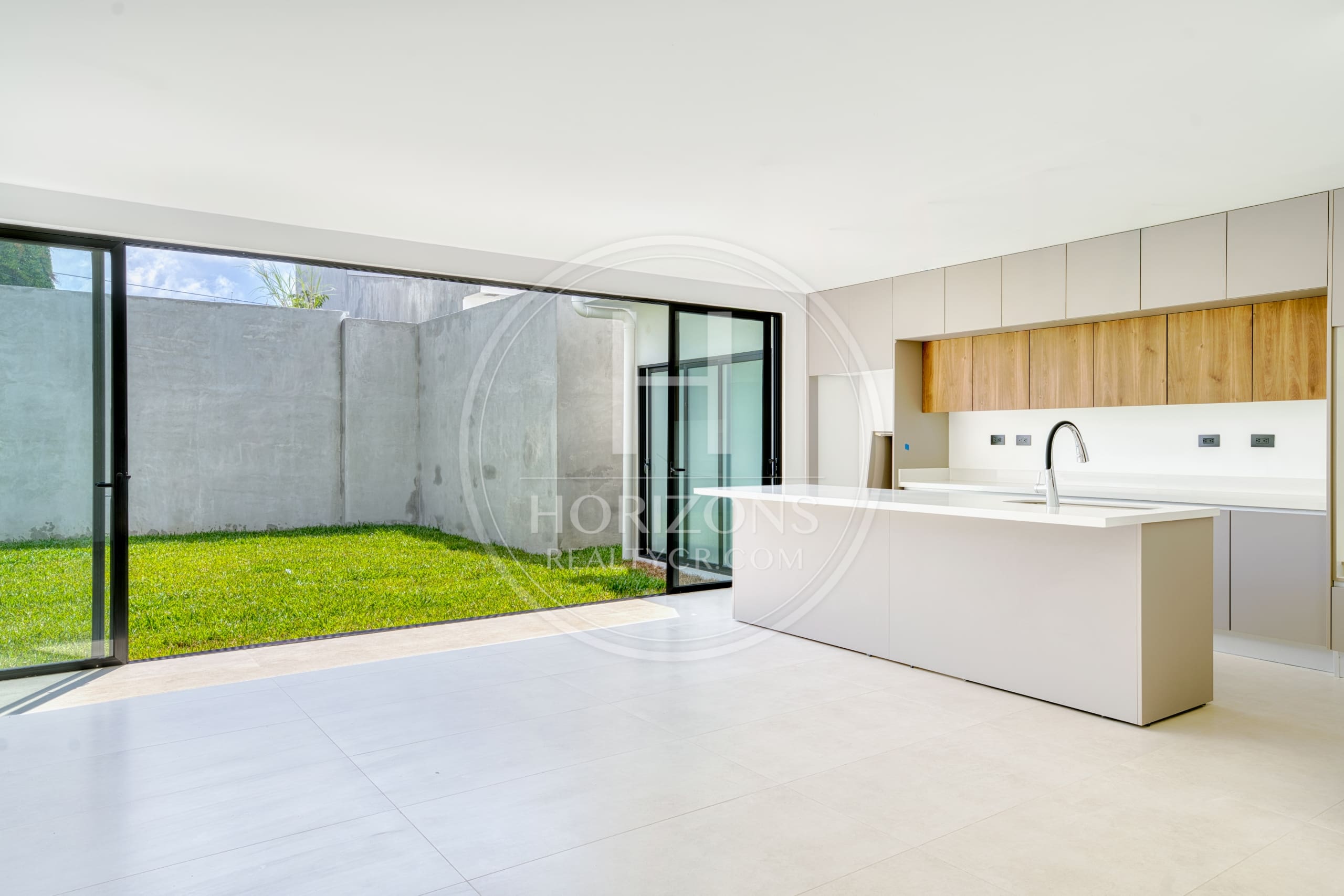 Casa para Estrenar en Condominio Naia en Guachipelín de Escazú 3 Habitaciones y Estudio noj1207jb