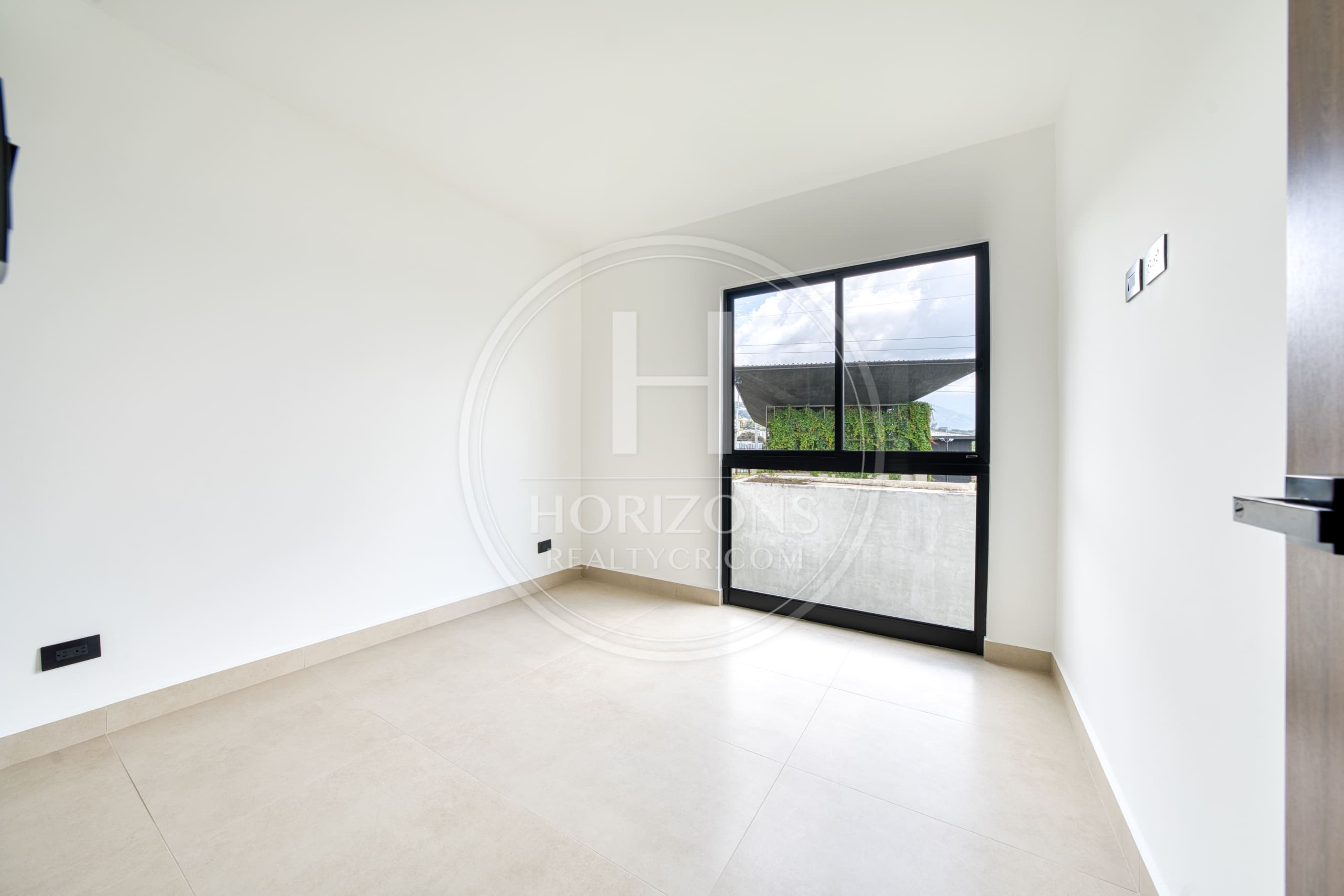Casa para Estrenar en Condominio Naia en Guachipelín de Escazú 3 Habitaciones y Estudio noj1207jb
