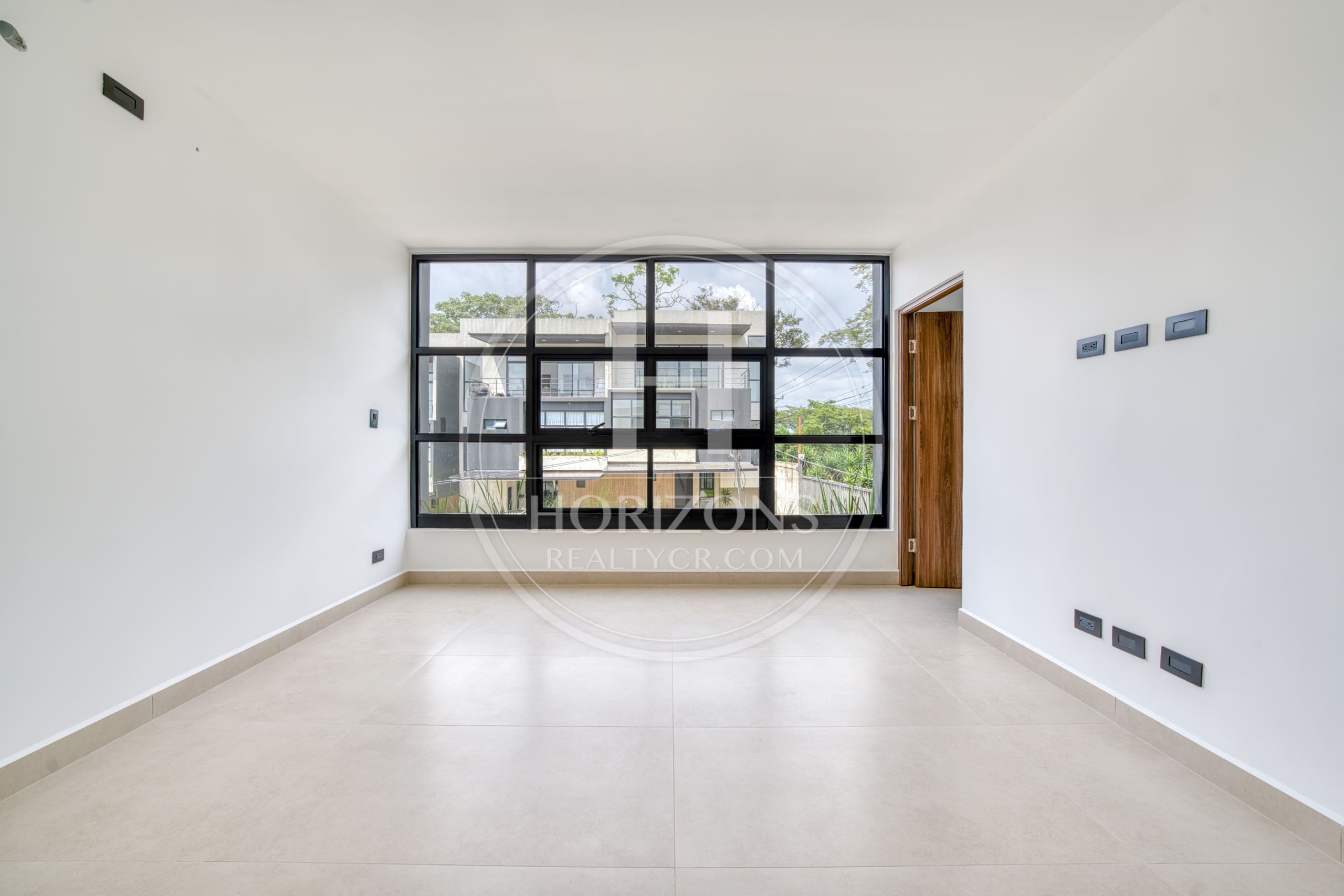 Casa para Estrenar en Condominio Naia en Guachipelín de Escazú 3 Habitaciones y Estudio noj1207jb