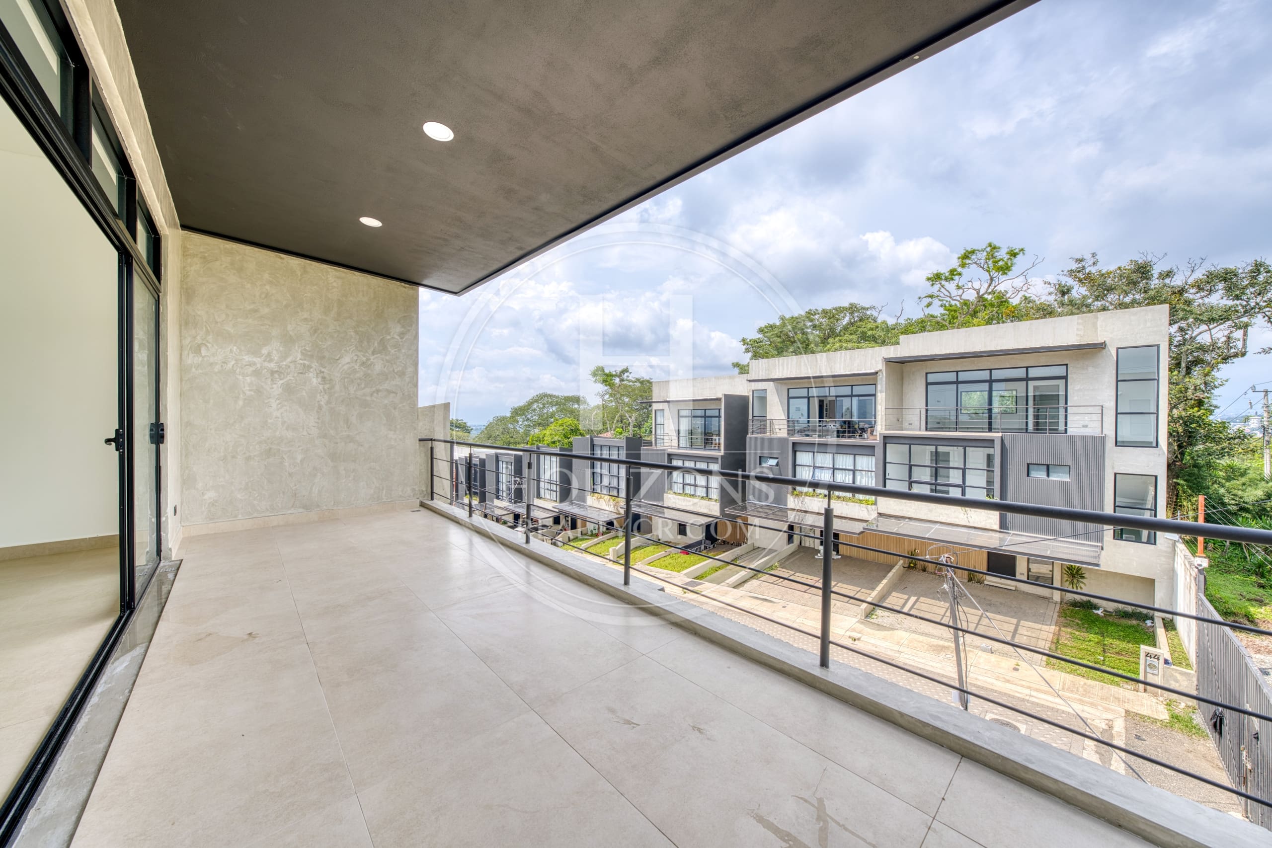 Casa para Estrenar en Condominio Naia en Guachipelín de Escazú 3 Habitaciones y Estudio noj1207jb