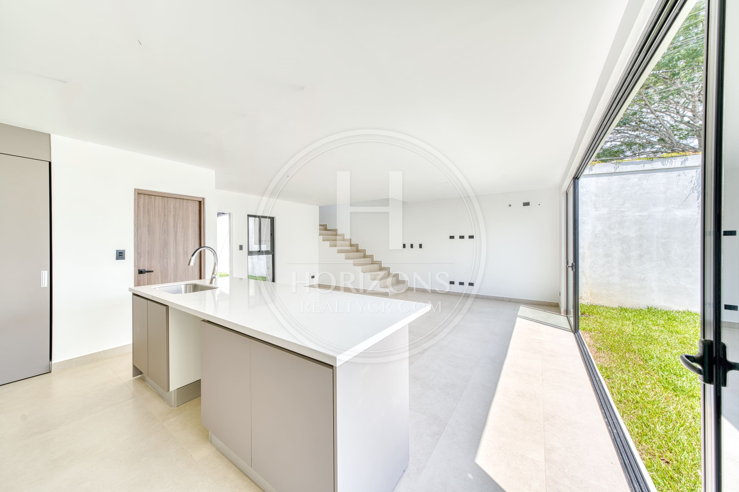 Casa para Estrenar en Condominio Naia en Guachipelín de Escazú 3 Habitaciones y Estudio noj1207jb