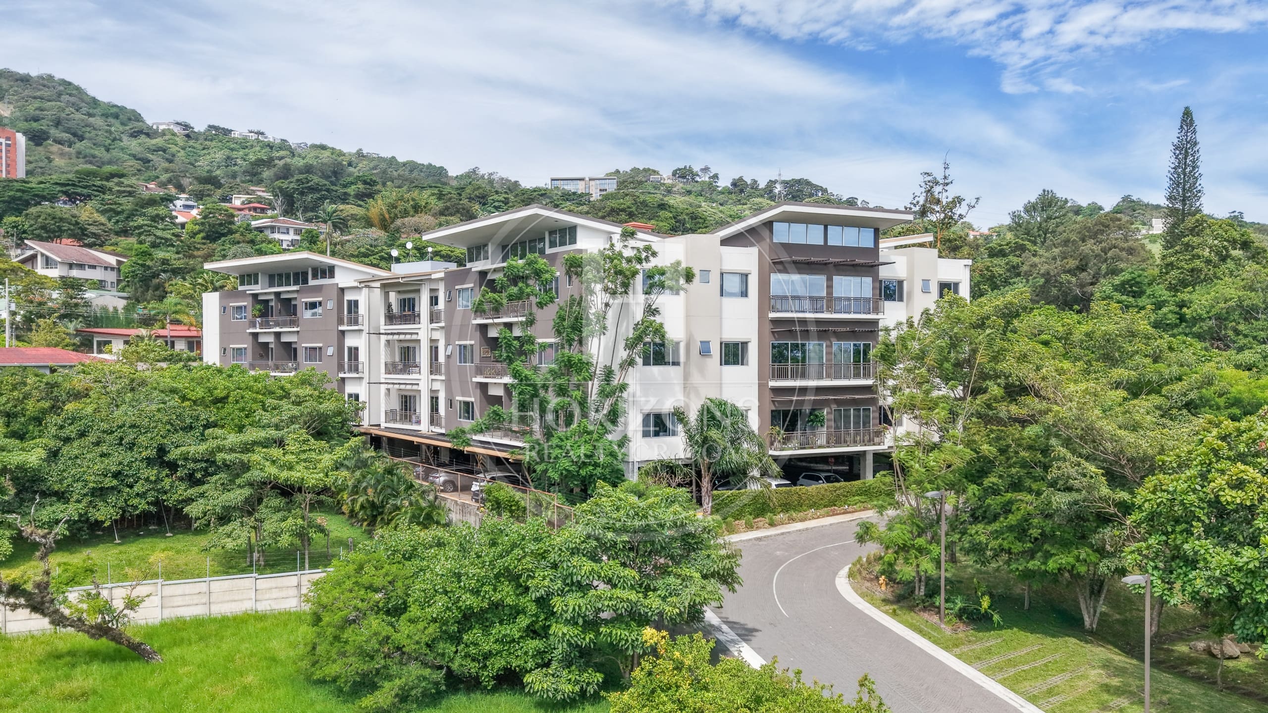 Apartamento en Escazú Condominio Viva Residences 1 Habitación y Vista a la Naturaleza  noj1208jb