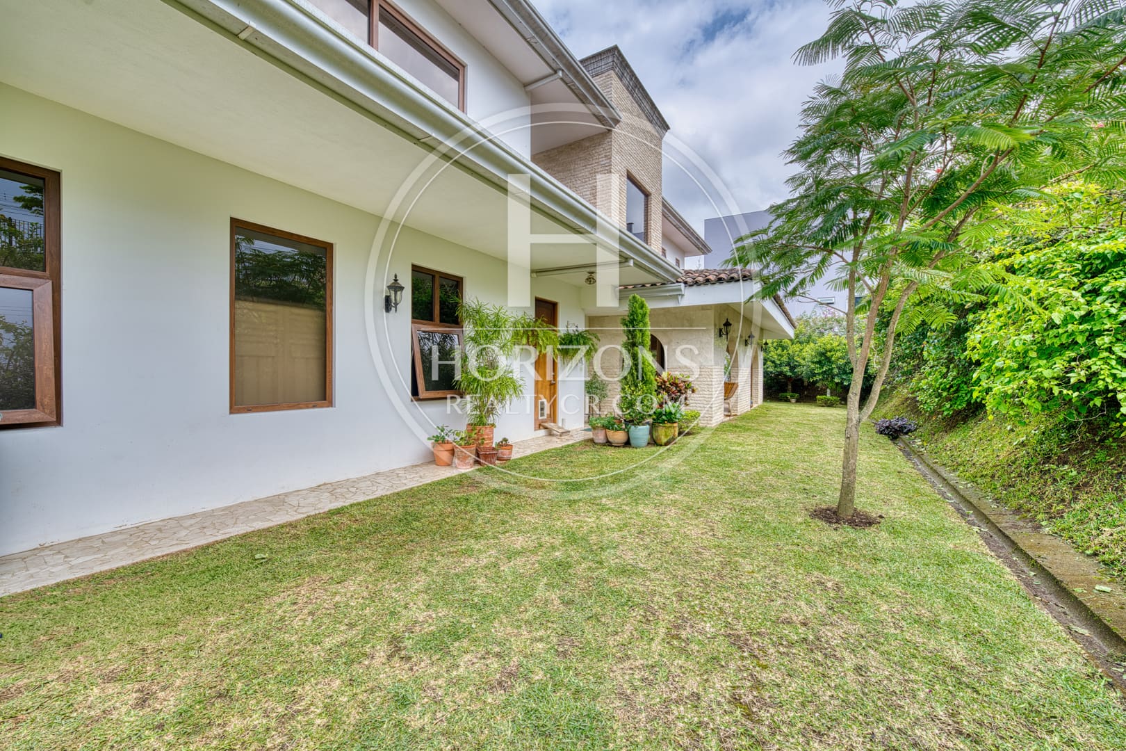 House for Sale in Colinas de Montealegre, Tres Ríos 4 Bedrooms with Luxury Finishes nja1373iv