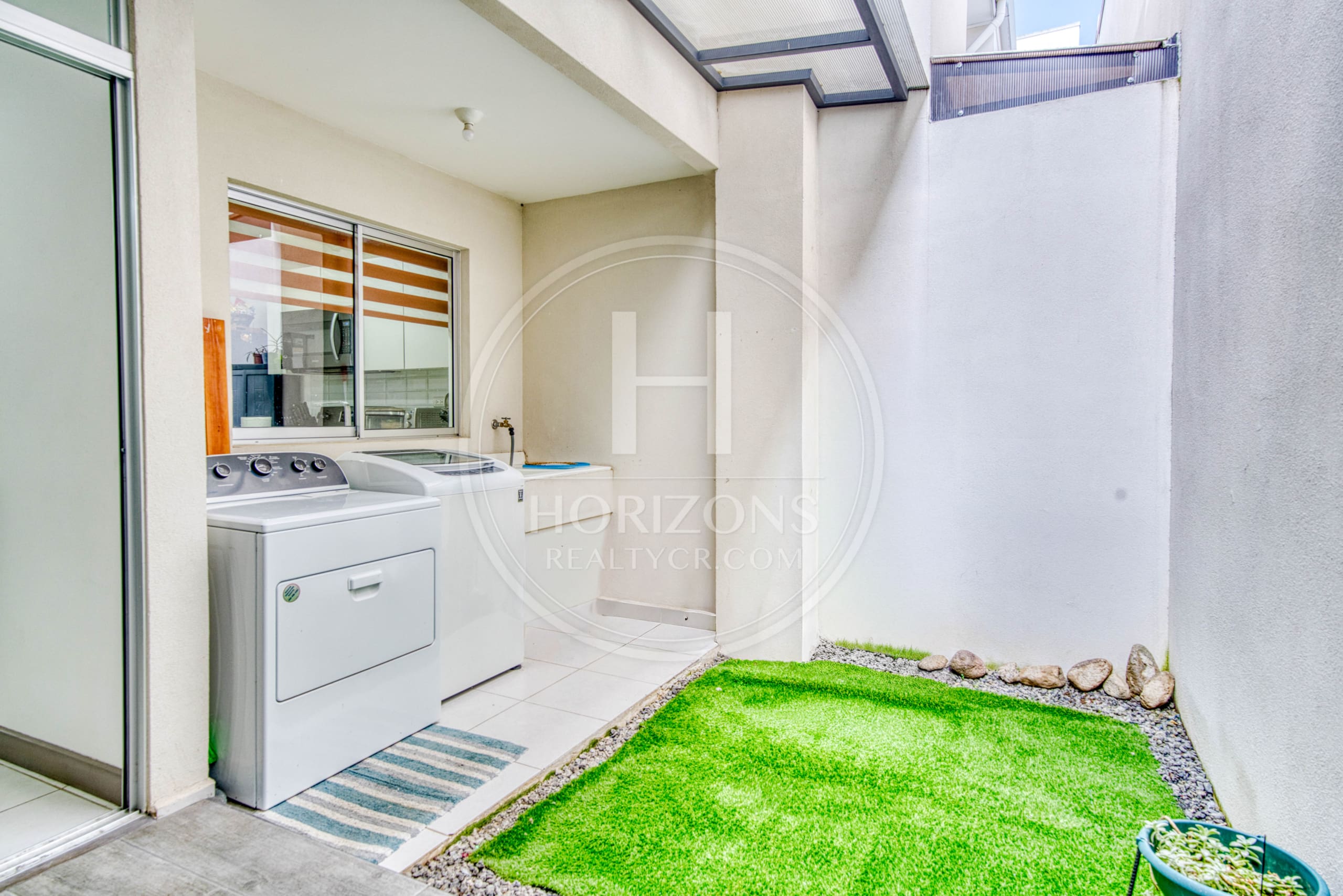 Casa en Venta en Condominio M.O. Living con Gym y Patio en San Rafael de Montes de Oca noj1043