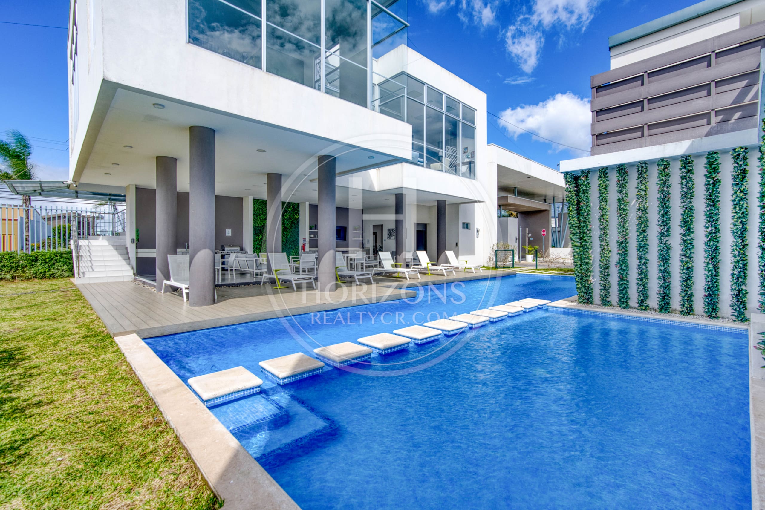 Casa en Venta en Condominio M.O. Living con Gym y Patio en San Rafael de Montes de Oca noj1043