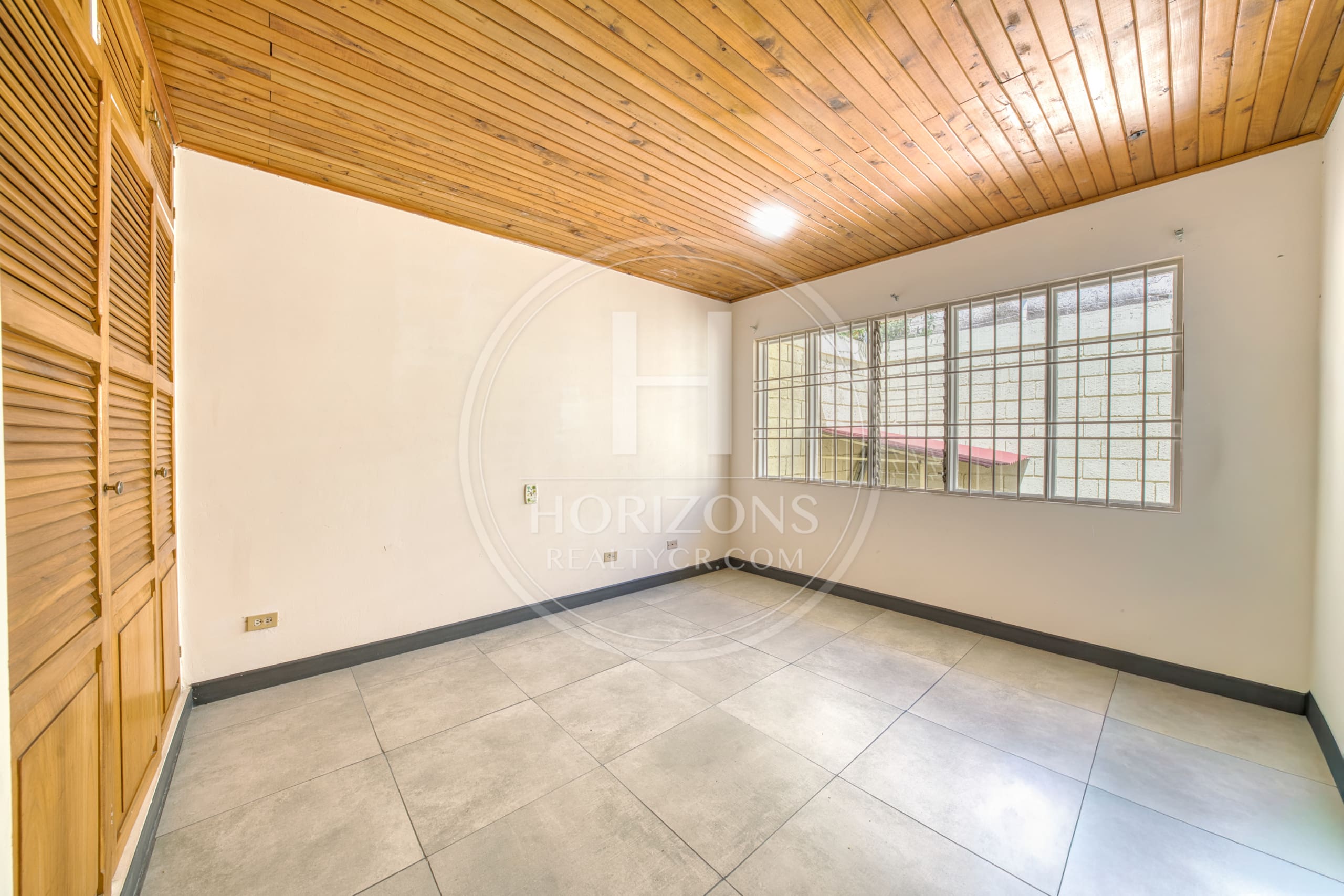 Casa Independiente Una Planta en Guayabos Curridabat 4 Habitaciones y Jardín Amplio noj1229or
