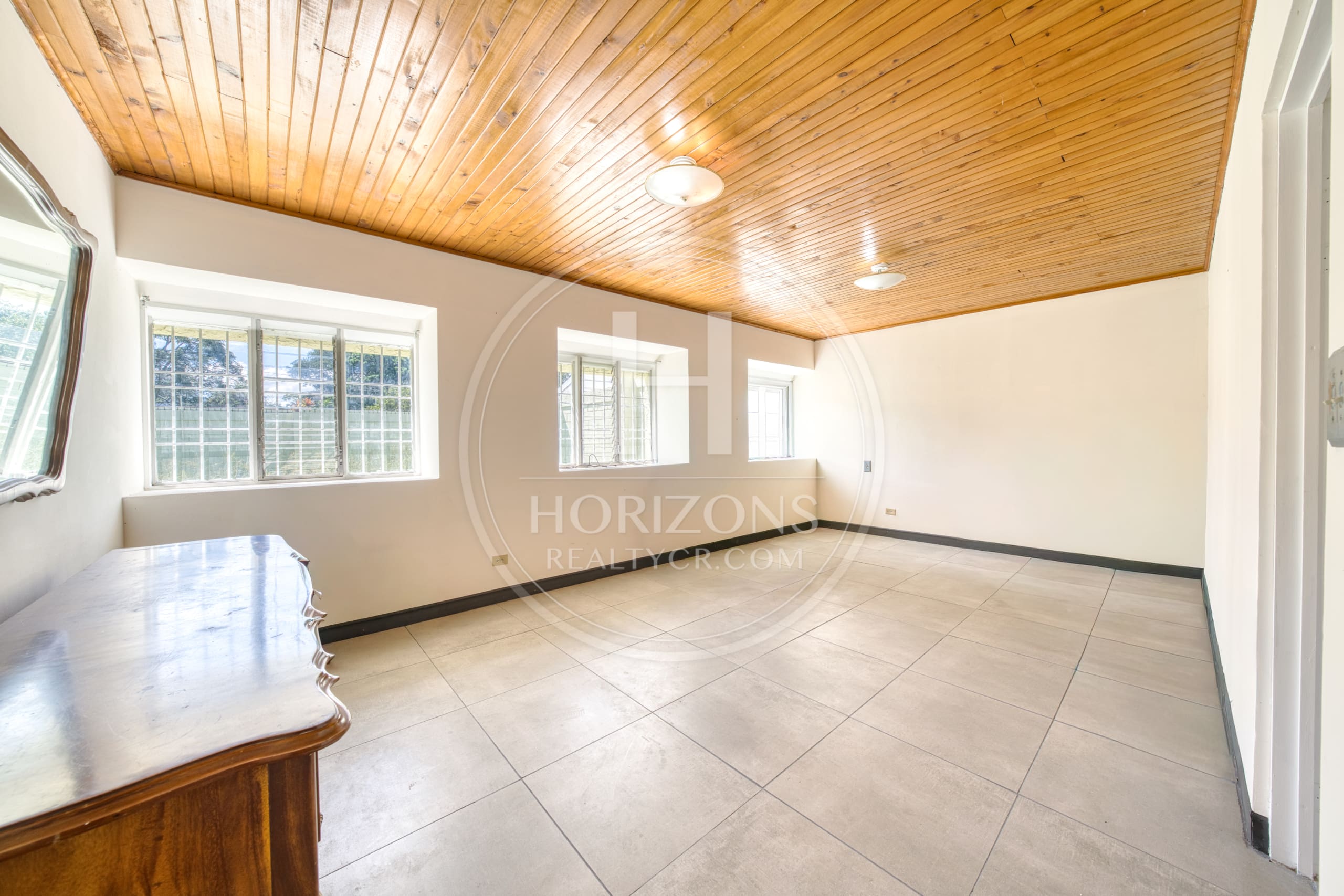 Casa Independiente Una Planta en Guayabos Curridabat 4 Habitaciones y Jardín Amplio noj1229or
