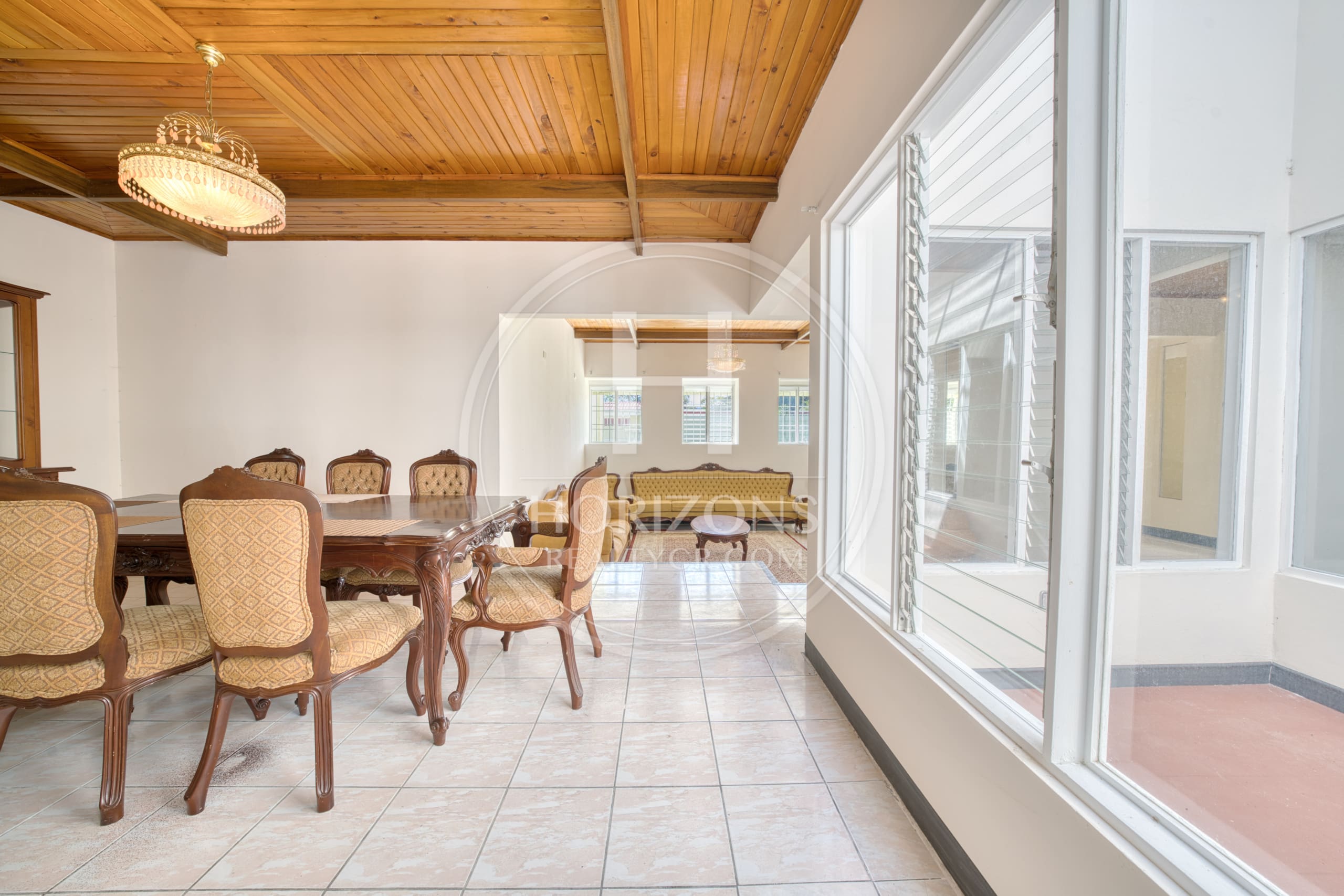 Casa Independiente Una Planta en Guayabos Curridabat 4 Habitaciones y Jardín Amplio noj1229or