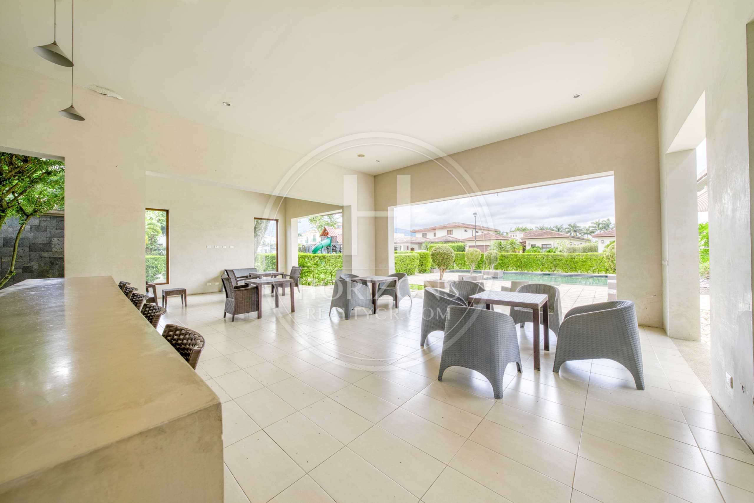 Se Vende Casa en Condominio NYA en Lindora Santa Ana 5 Habitaciones y Jardín noj1218or