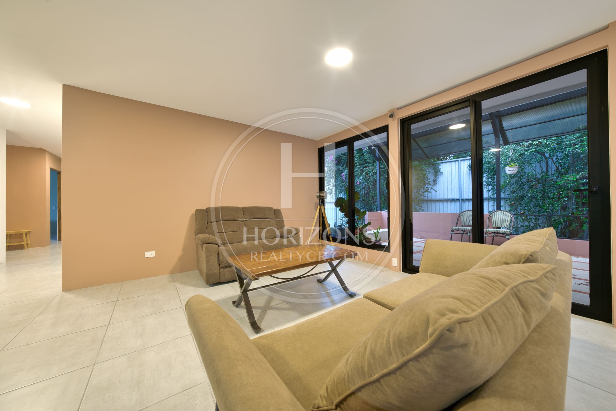 Casa de Una Planta en Los Yoses con Modernos Acabados 4 Habitaciones y jardín noj1226jb