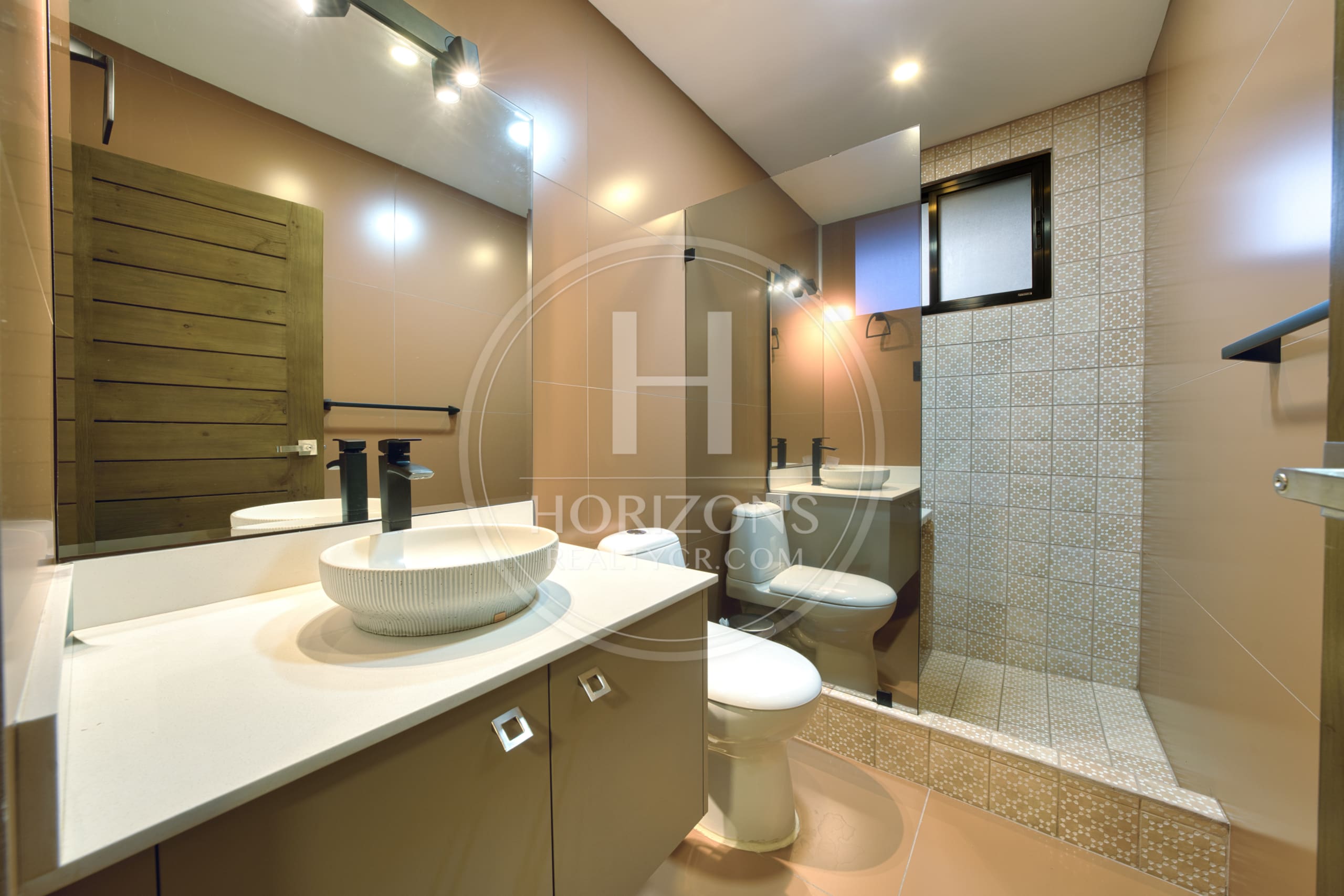 Casa de Una Planta en Los Yoses con Modernos Acabados 4 Habitaciones y jardín noj1226jb