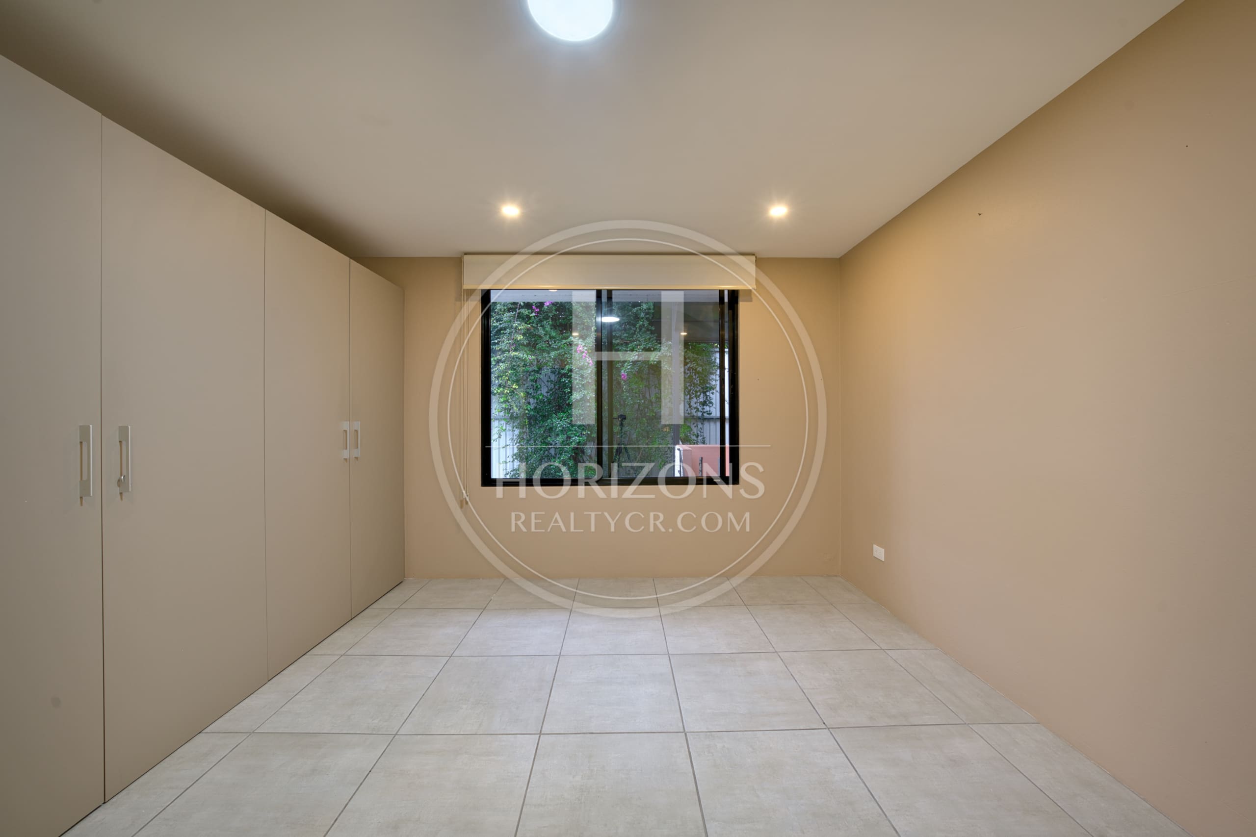 Casa de Una Planta en Los Yoses con Modernos Acabados 4 Habitaciones y jardín noj1226jb