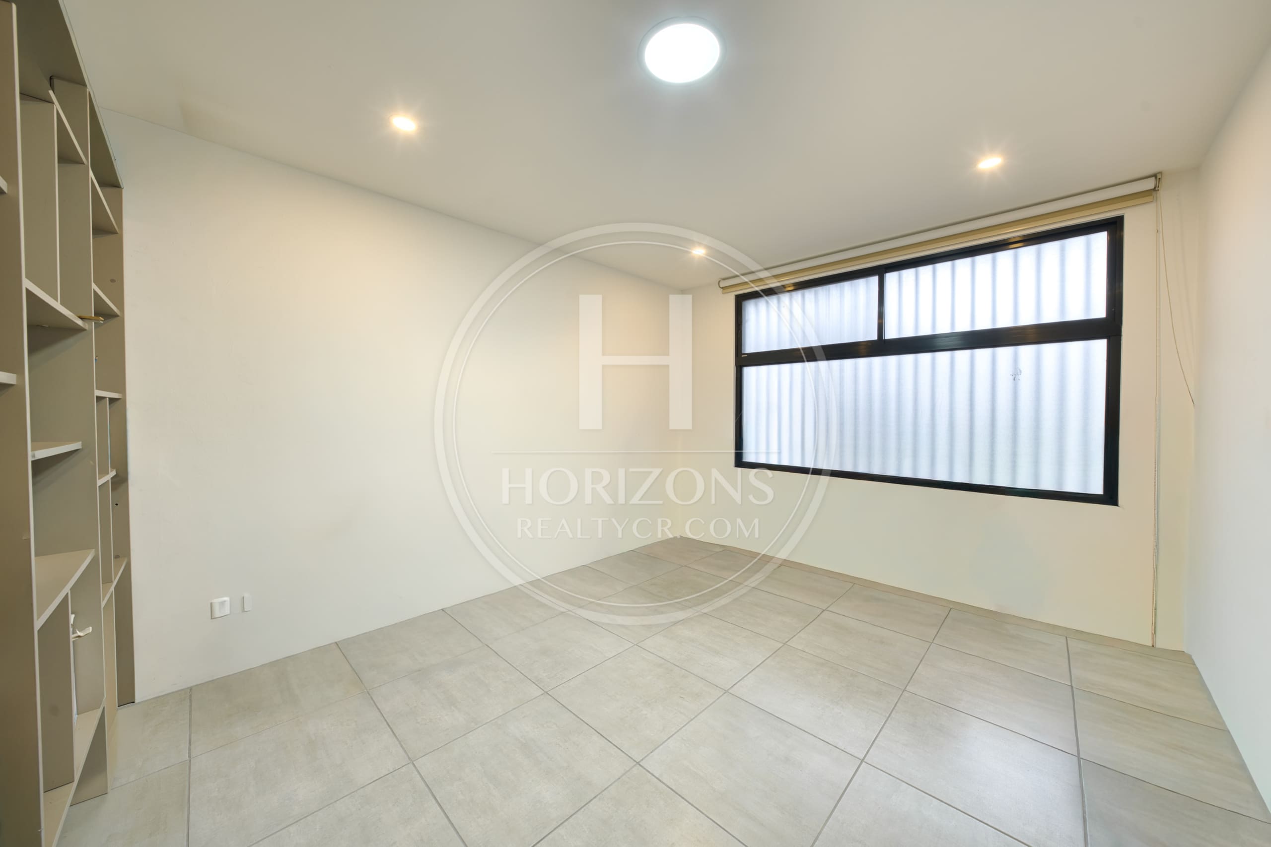 Casa de Una Planta en Los Yoses con Modernos Acabados 4 Habitaciones y jardín noj1226jb