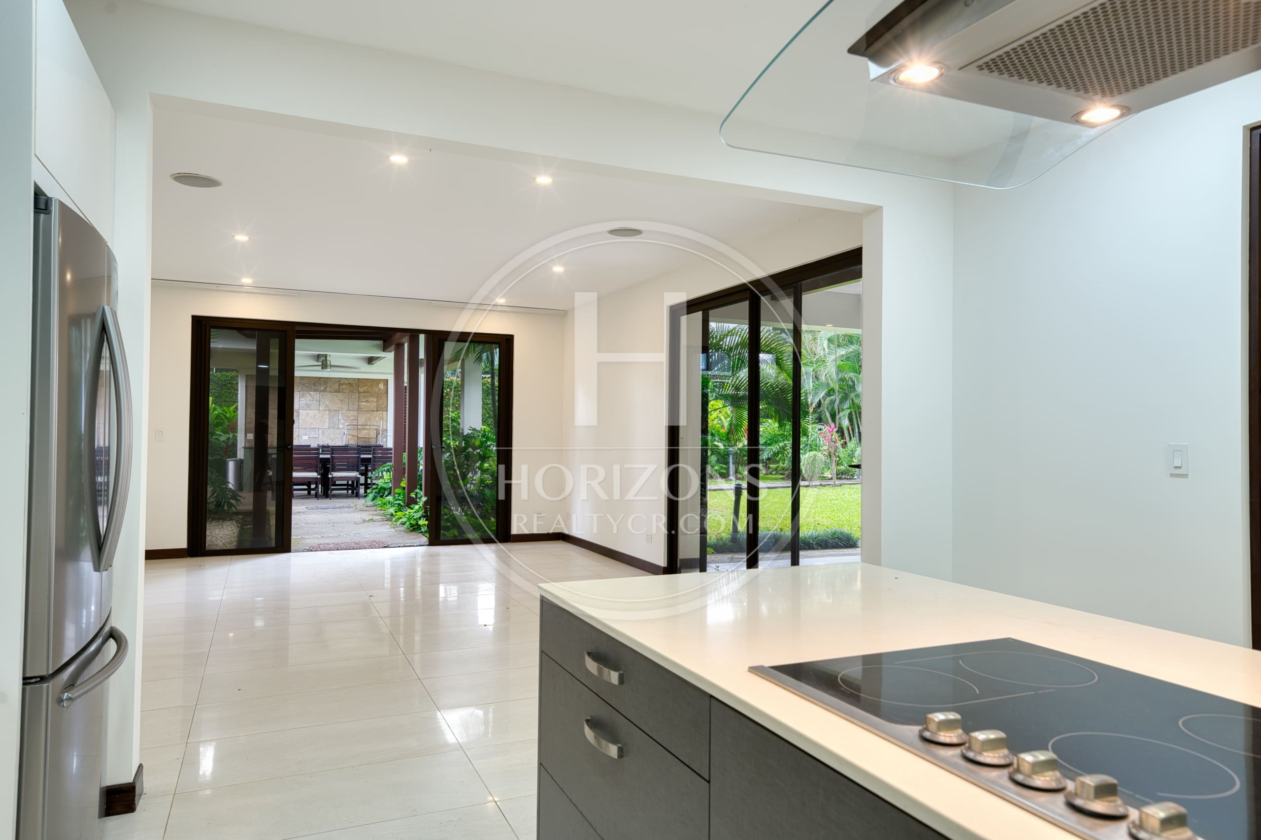 Se Vende Casa en Condominio NYA en Lindora Santa Ana 5 Habitaciones y Jardín noj1218or
