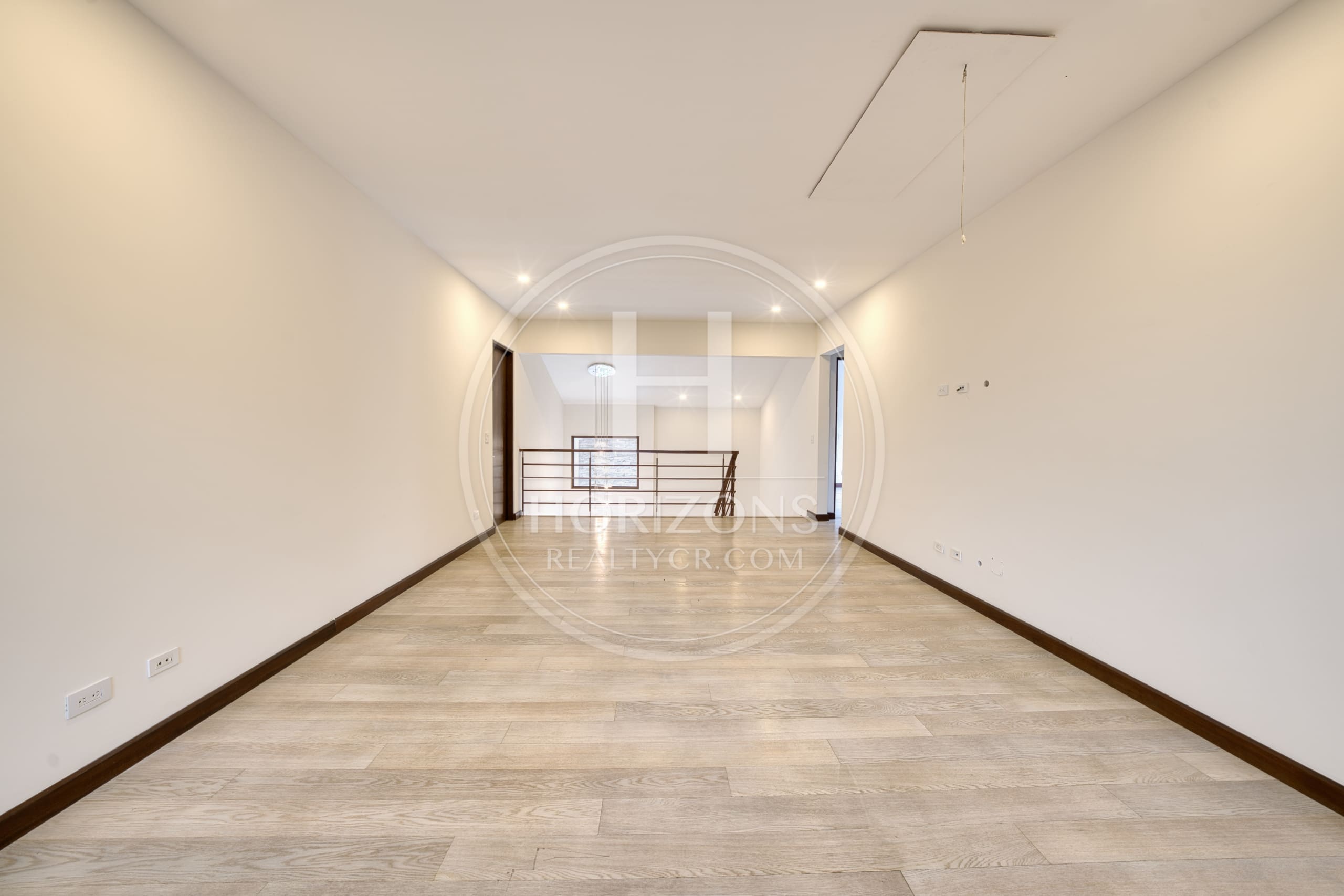 Se Vende Casa en Condominio NYA en Lindora Santa Ana 5 Habitaciones y Jardín noj1218or