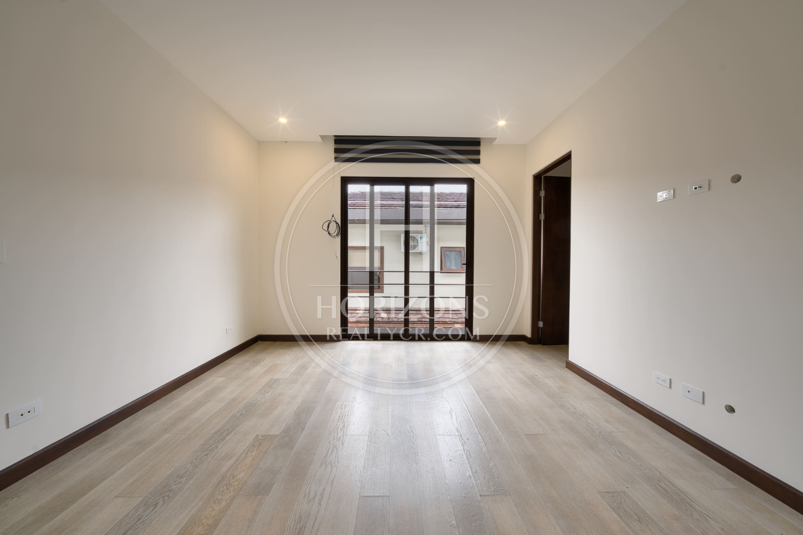 Se Vende Casa en Condominio NYA en Lindora Santa Ana 5 Habitaciones y Jardín noj1218or
