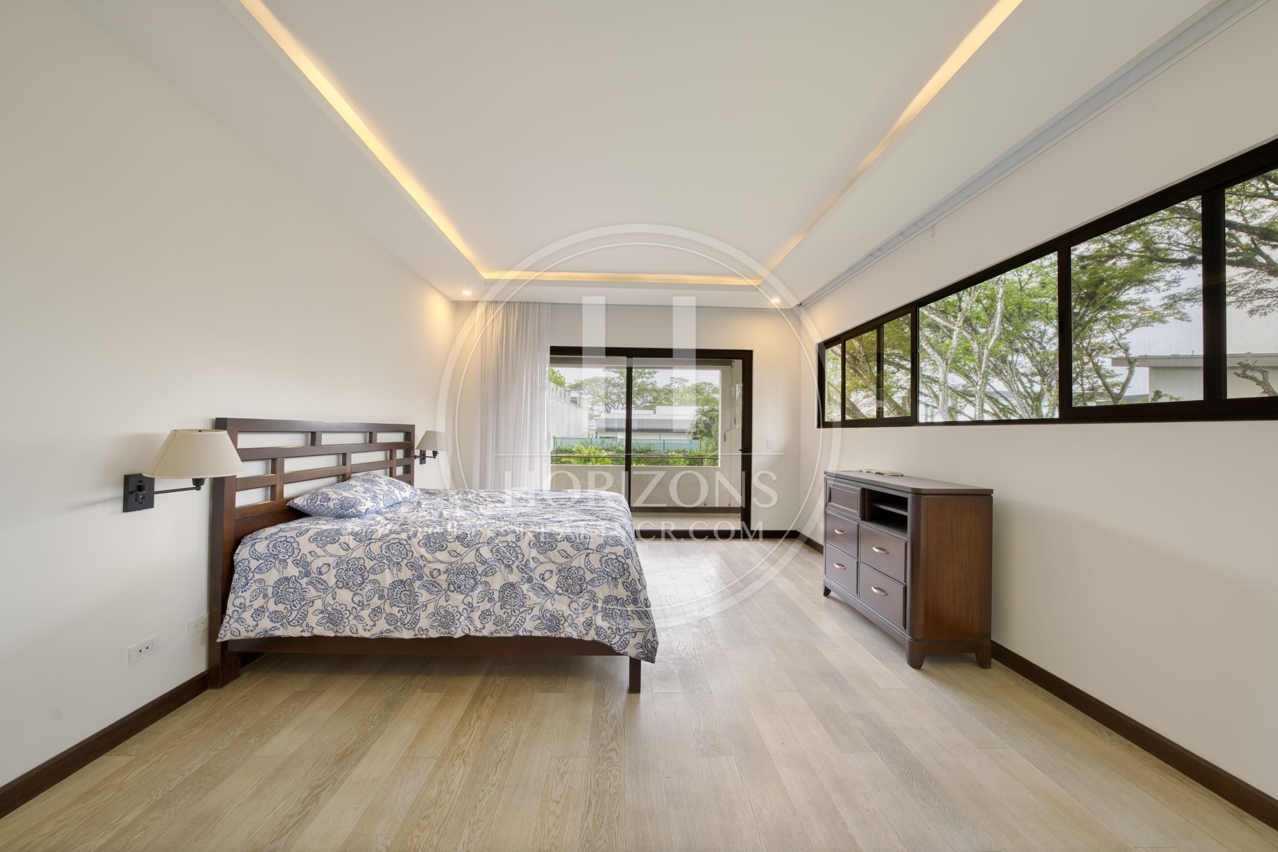 Se Vende Casa en Condominio NYA en Lindora Santa Ana 5 Habitaciones y Jardín noj1218or