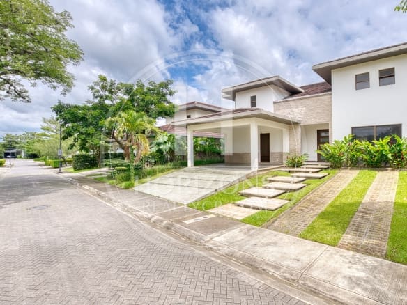 Se Vende Casa En Condominio Nya En Lindora Santa Ana 5 Habitaciones Y Jardín Noj1218Or