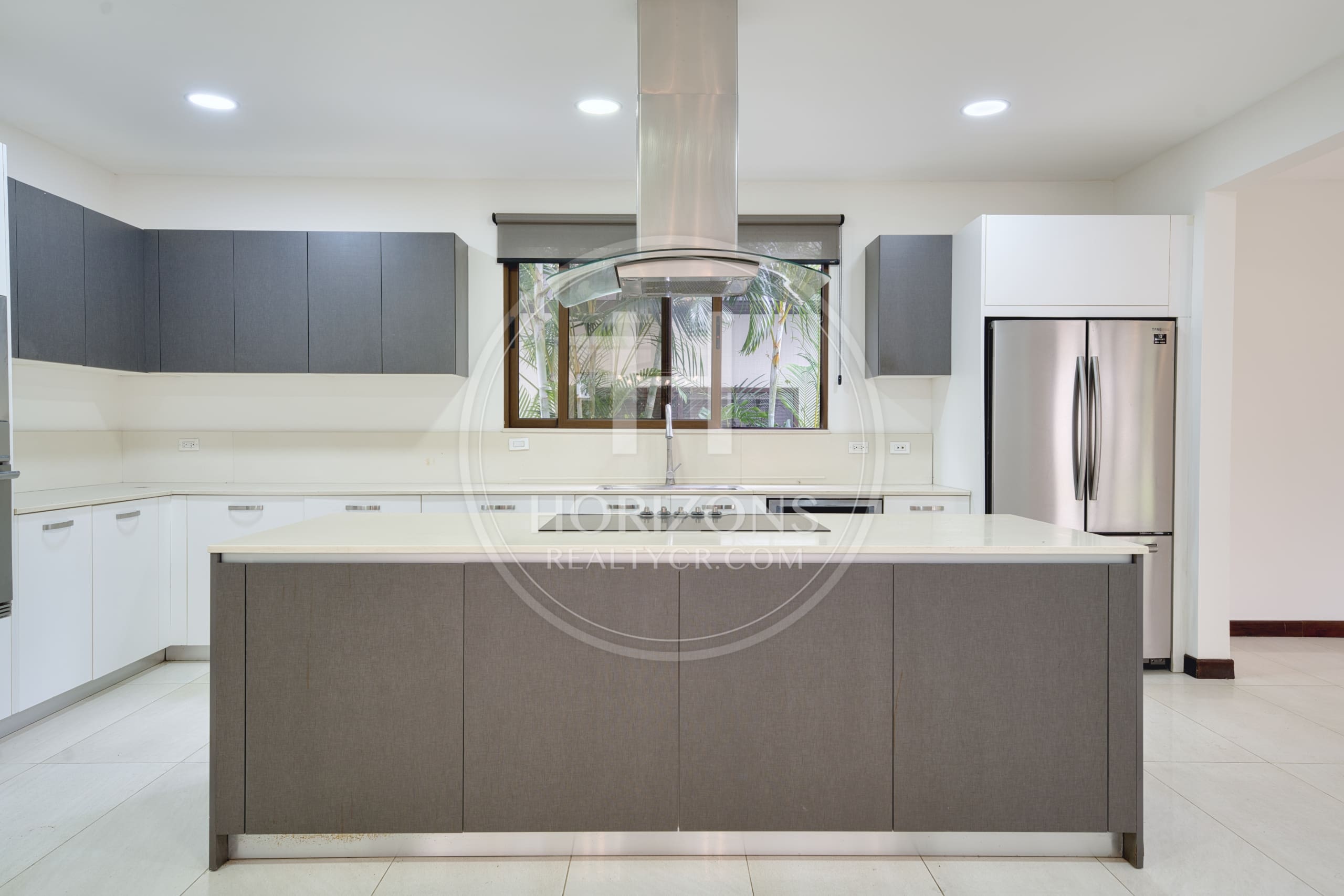 Se Vende Casa en Condominio NYA en Lindora Santa Ana 5 Habitaciones y Jardín noj1218or