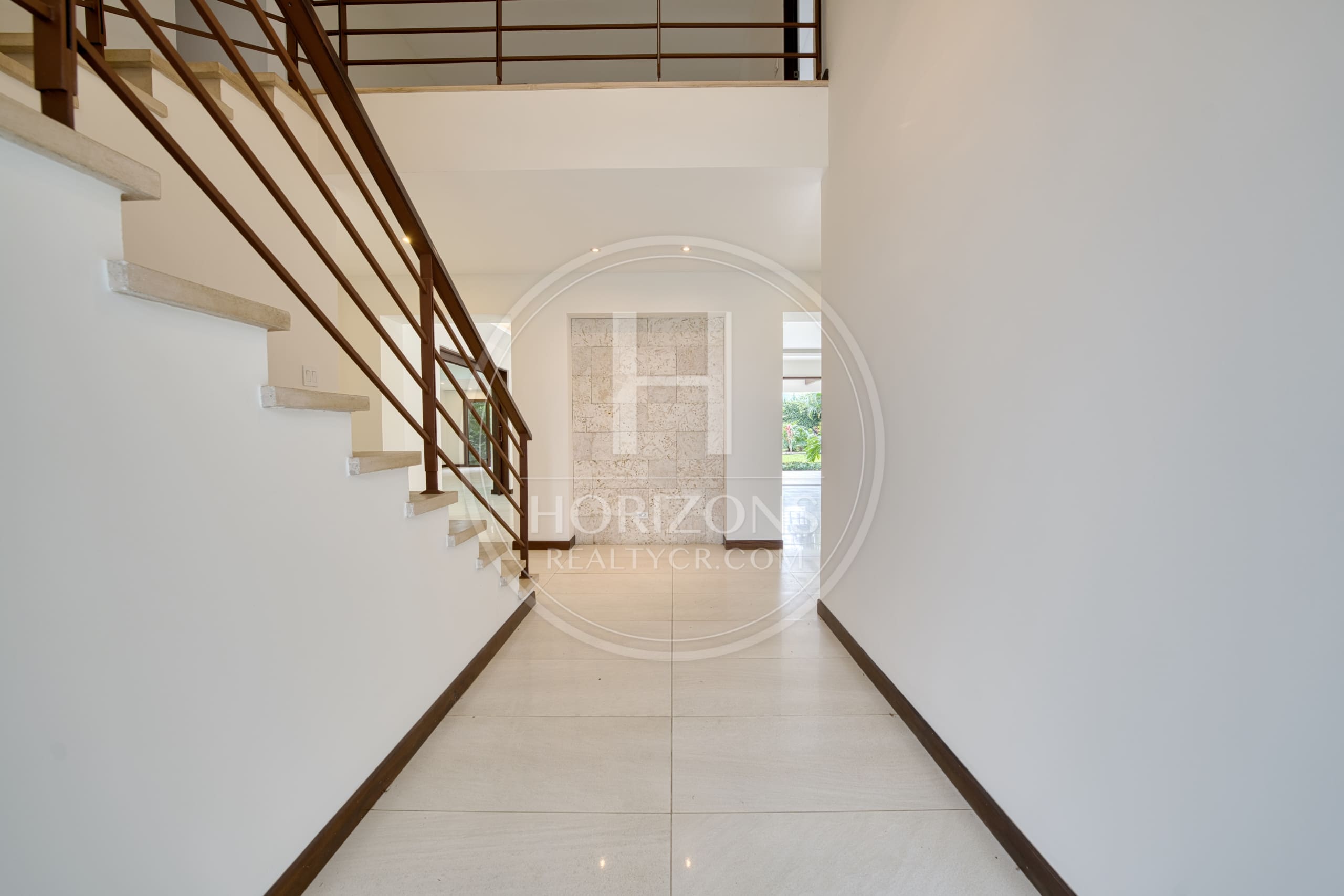Se Vende Casa en Condominio NYA en Lindora Santa Ana 5 Habitaciones y Jardín noj1218or