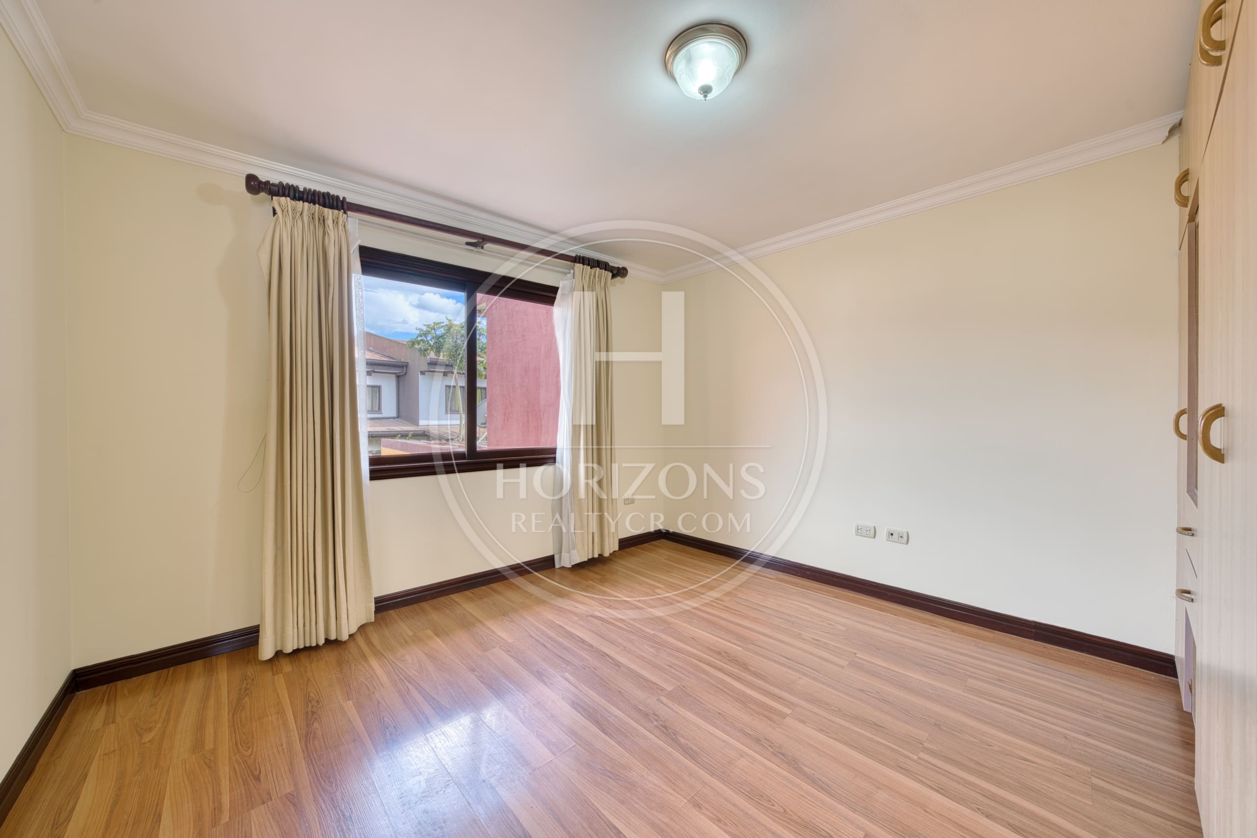 Casa en Condominio Lomas de Granadilla Curridabat 3 Habitaciones 3 Parqueos y Jardín noj1221ij