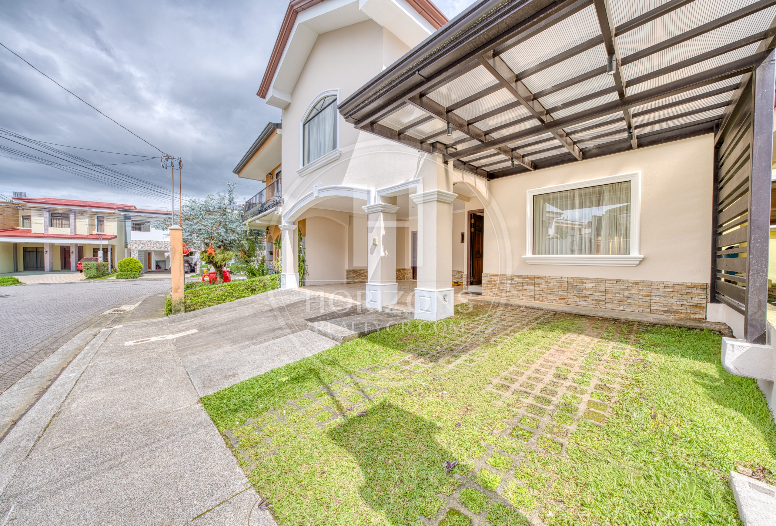 Casa en Condominio Lomas de Granadilla Curridabat 3 Habitaciones 3 Parqueos y Jardín noj1221ij