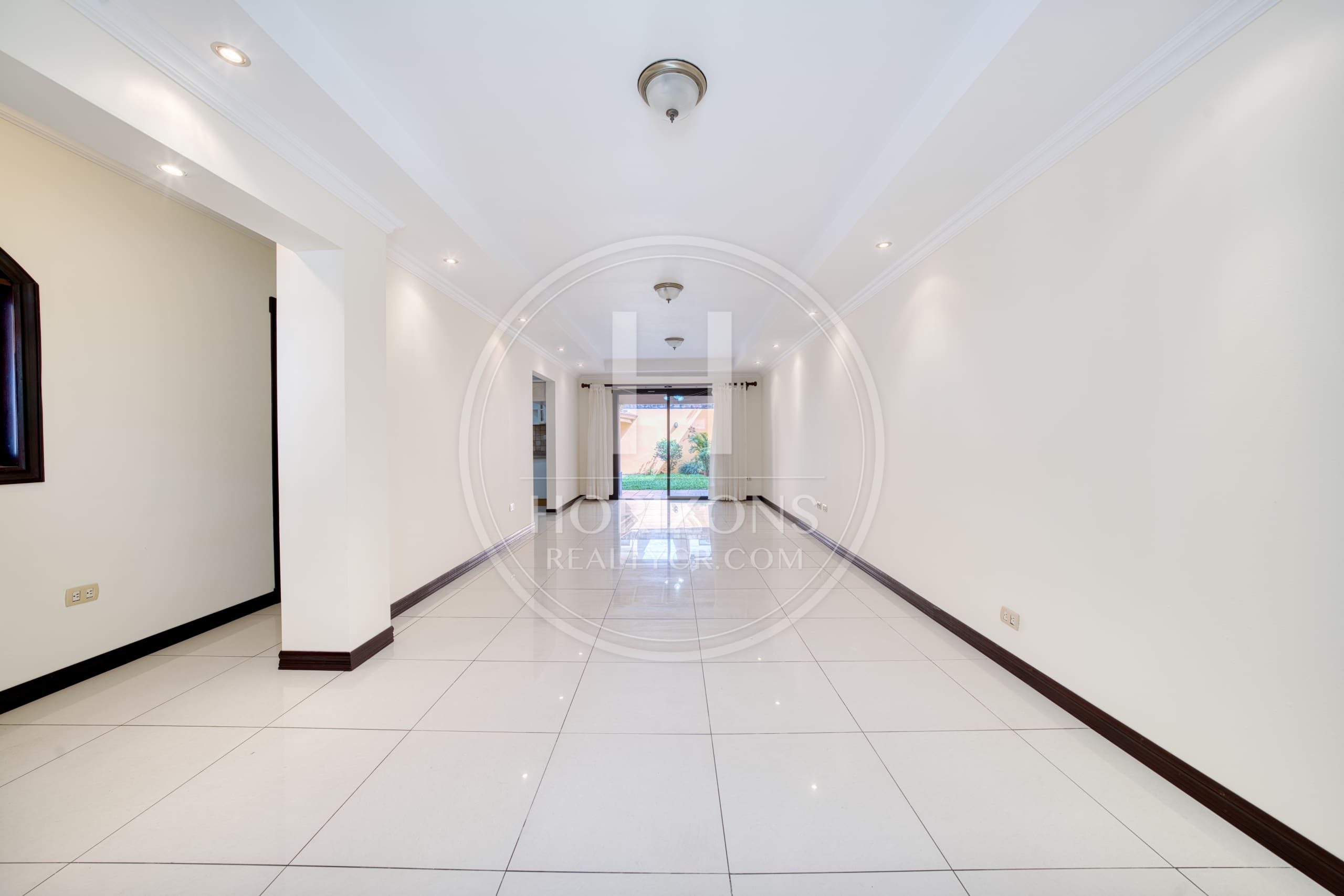 Casa en Condominio Lomas de Granadilla Curridabat 3 Habitaciones 3 Parqueos y Jardín noj1221ij