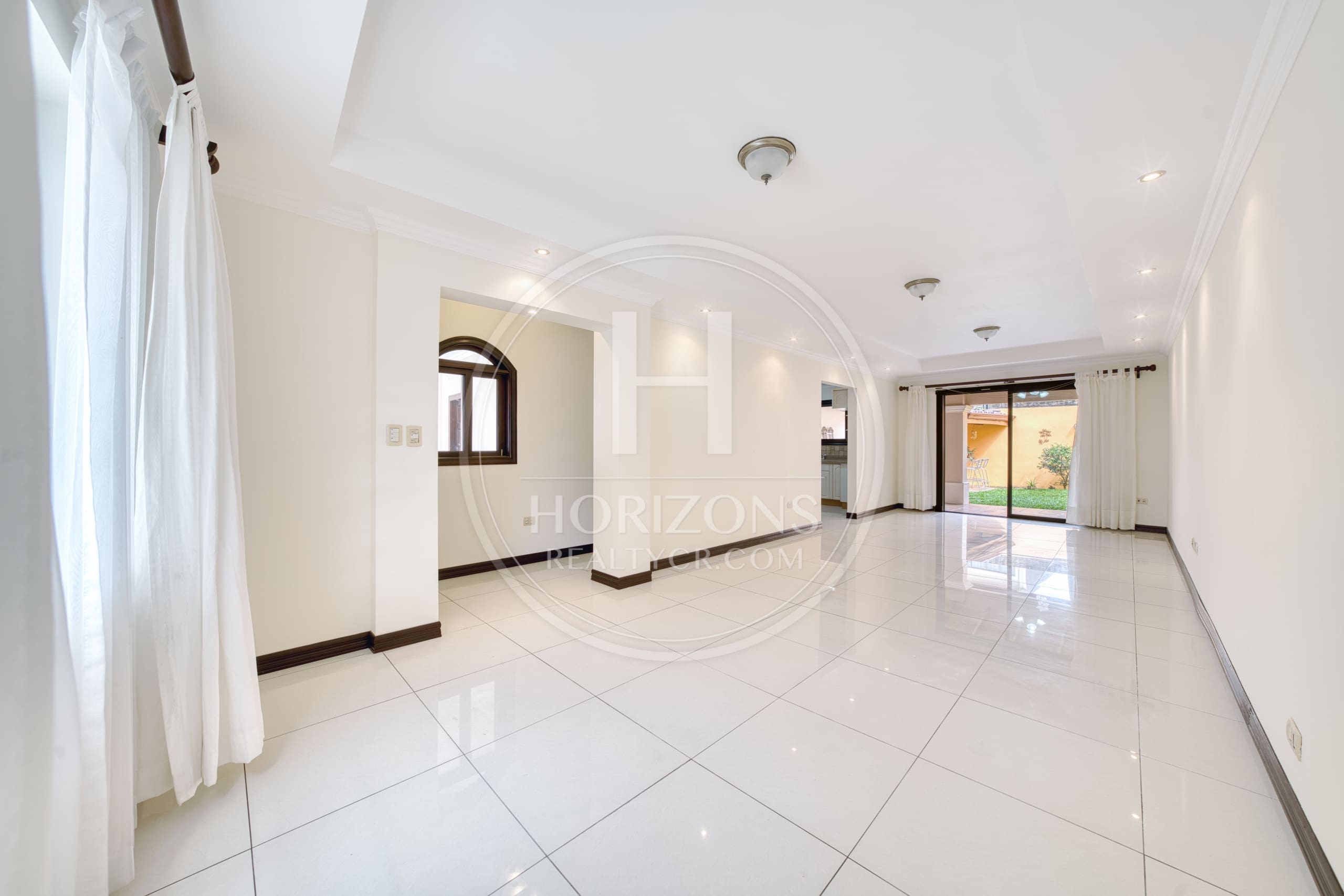 Casa en Condominio Lomas de Granadilla Curridabat 3 Habitaciones 3 Parqueos y Jardín noj1221ij