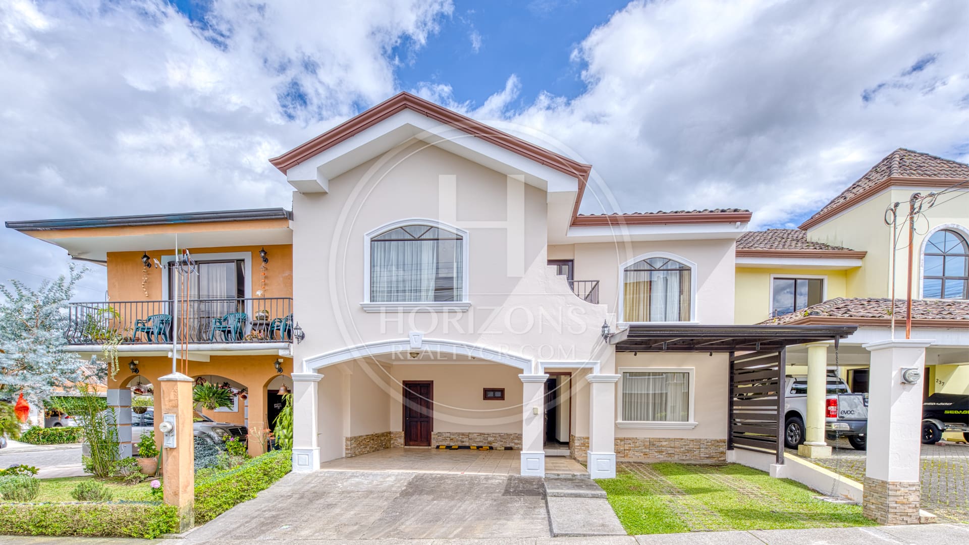 Casa en Condominio Lomas de Granadilla Curridabat 3 Habitaciones 3 Parqueos y Jardín noj1221ij