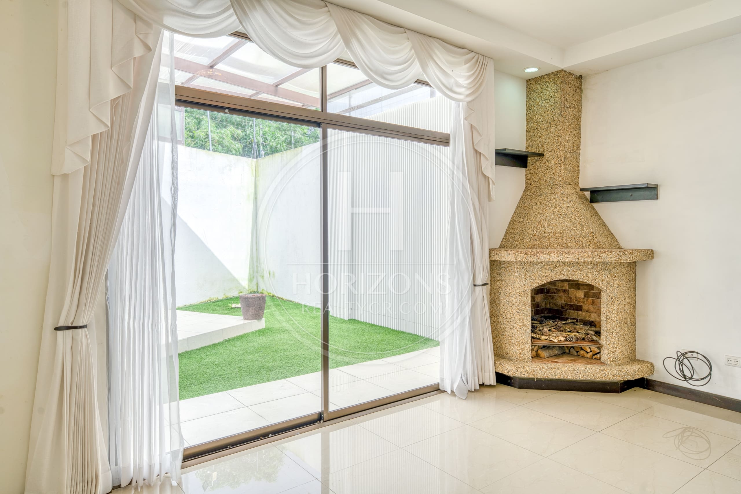 Casa en Condominio Lomas de Montes de Oca 350m² 2 Habitaciones y Oficina noj1220ij