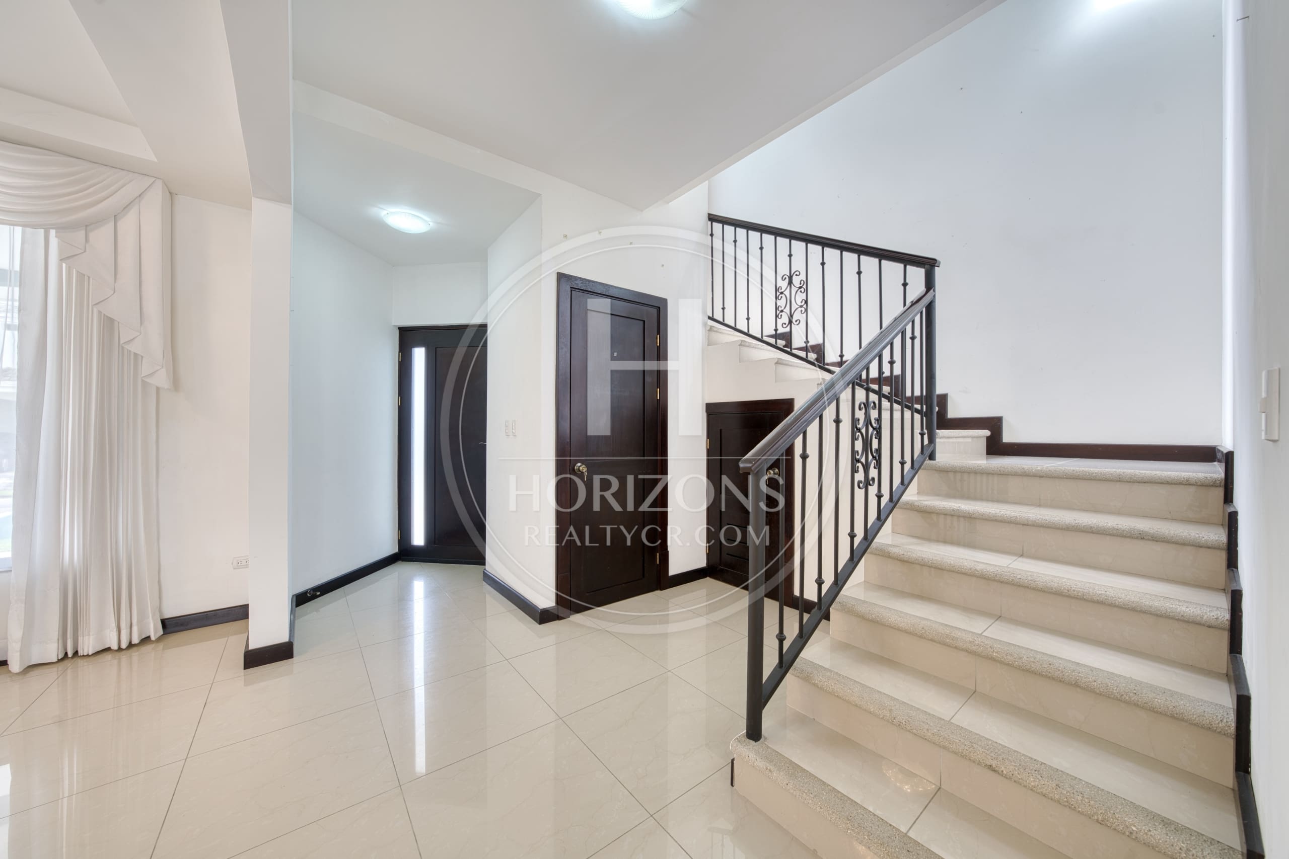 Casa en Condominio Lomas de Montes de Oca 350m² 2 Habitaciones y Oficina noj1220ij