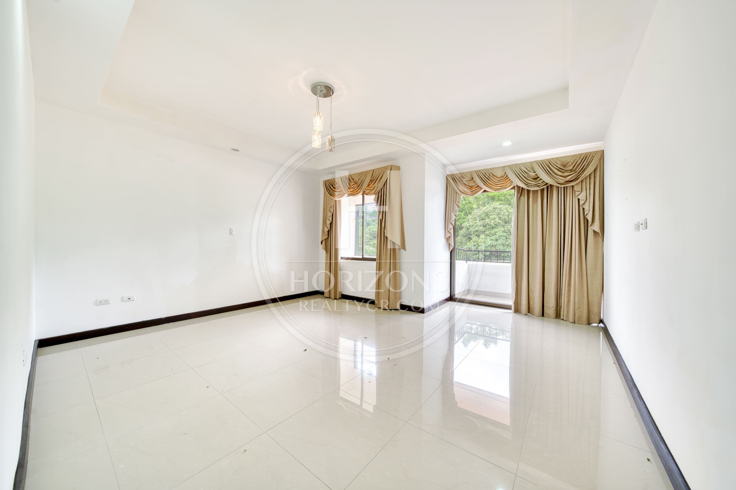 Casa en Condominio Lomas de Montes de Oca 350m² 2 Habitaciones y Oficina noj1220ij