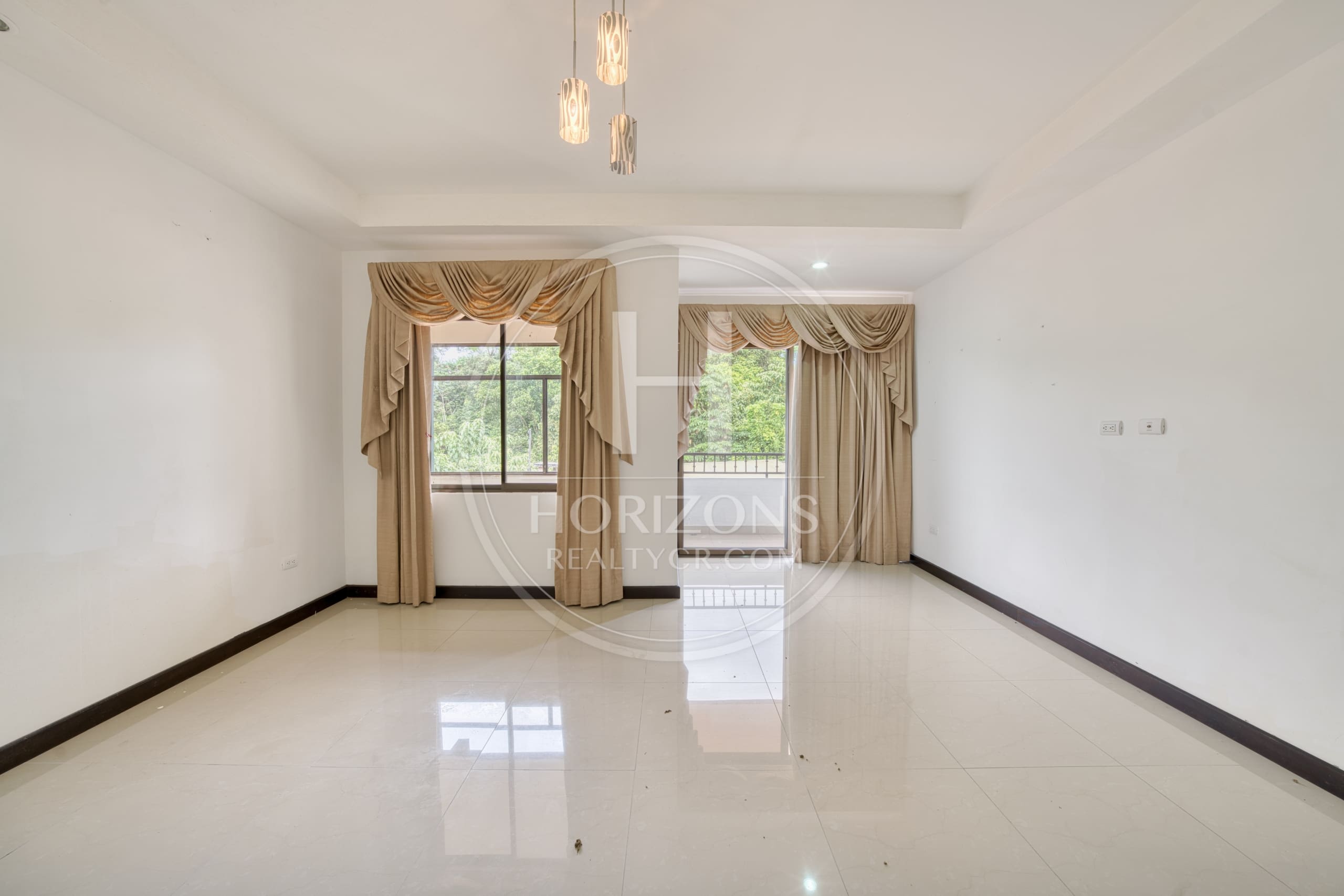 Casa en Condominio Lomas de Montes de Oca 350m² 2 Habitaciones y Oficina noj1220ij