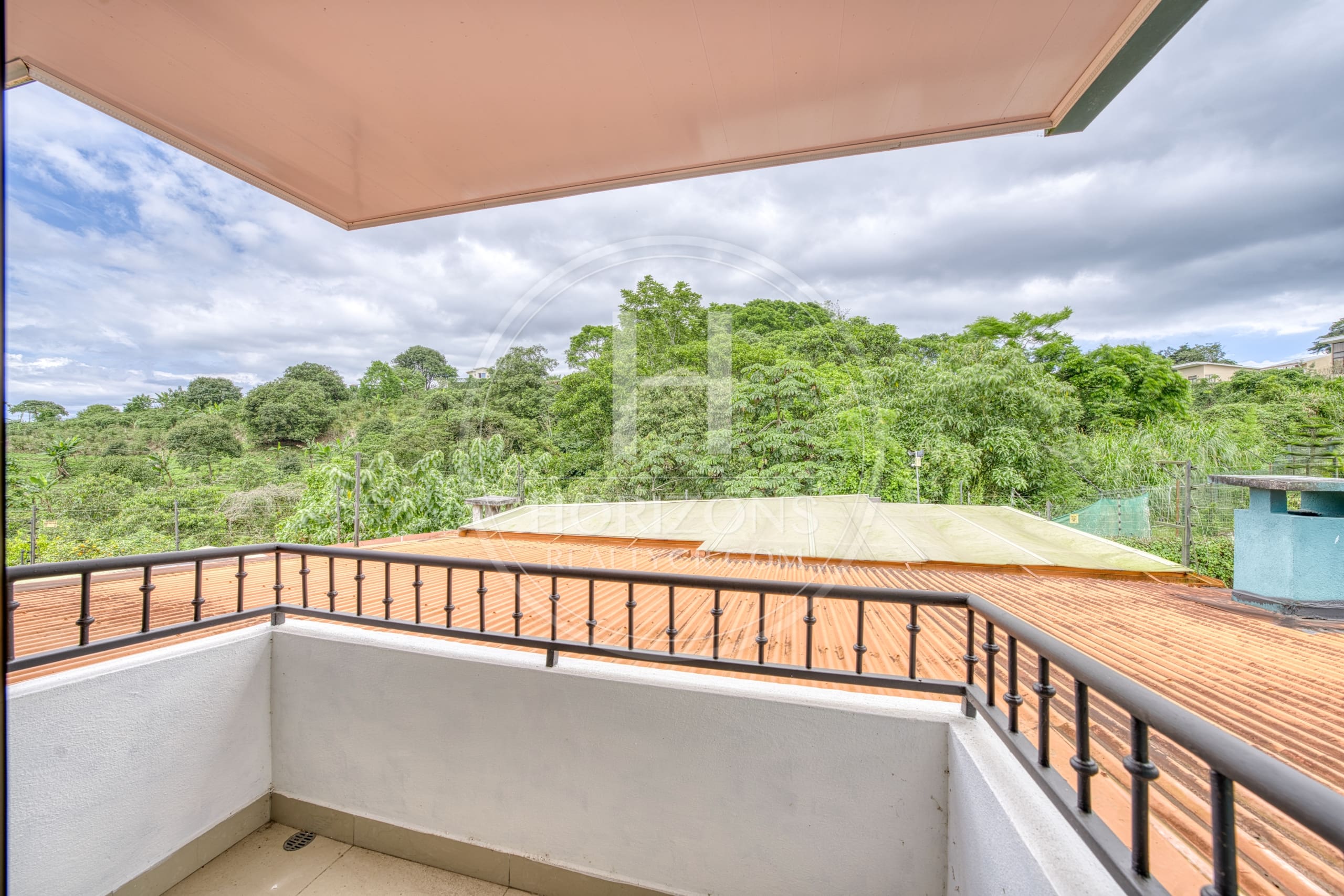 Casa en Condominio Lomas de Montes de Oca 350m² 2 Habitaciones y Oficina noj1220ij