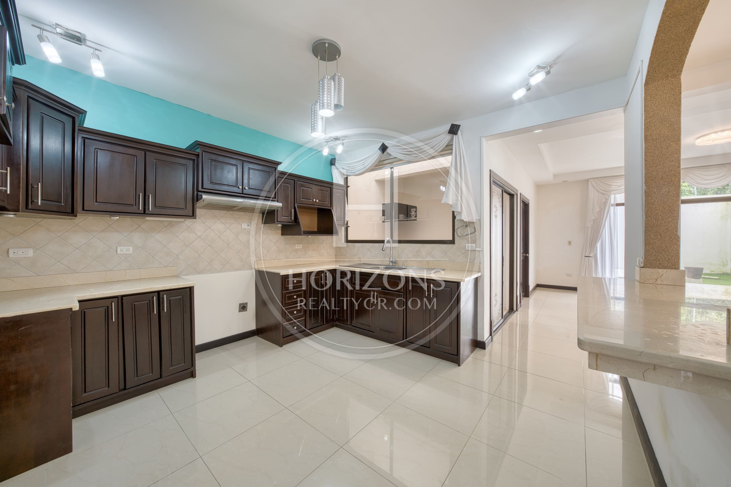 Casa en Condominio Lomas de Montes de Oca 350m² 2 Habitaciones y Oficina noj1220ij