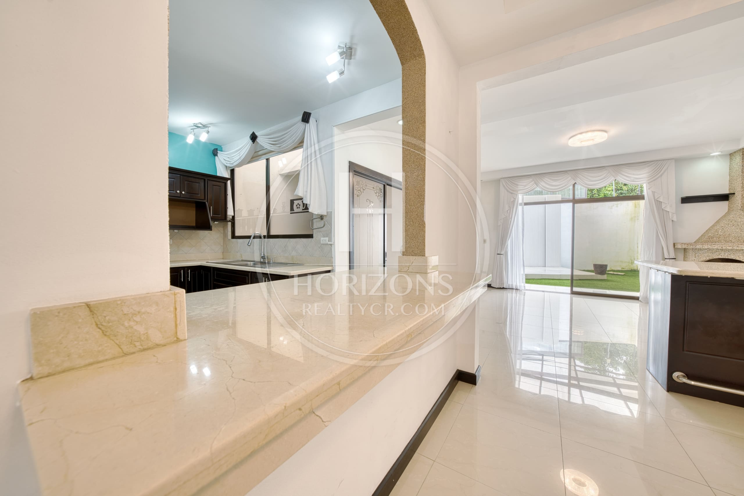 Casa en Condominio Lomas de Montes de Oca 350m² 2 Habitaciones y Oficina noj1220ij