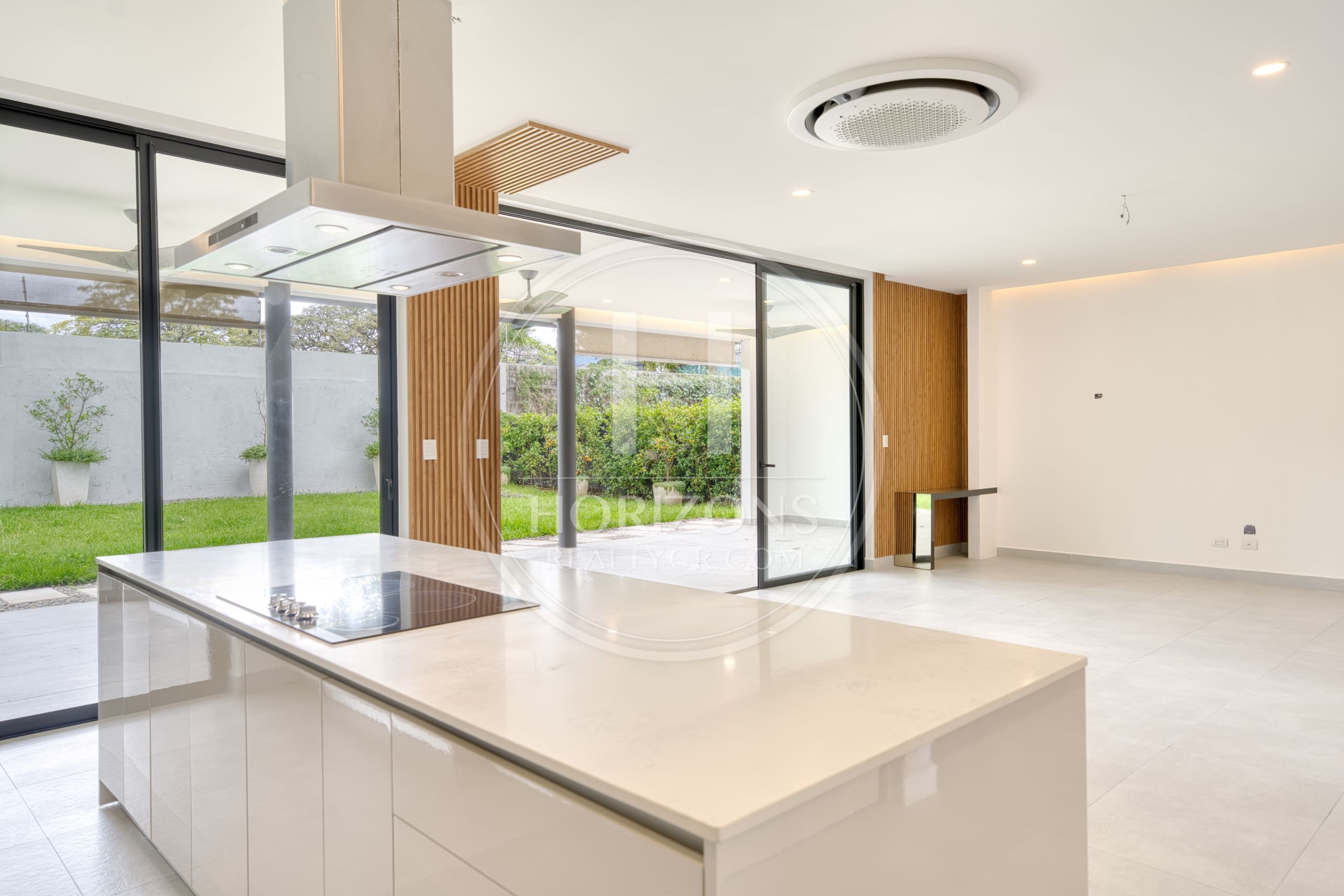 Se Vende Casa en Condominio Vereda Lindora  Santa Ana 4 Habitaciones noj1219or
